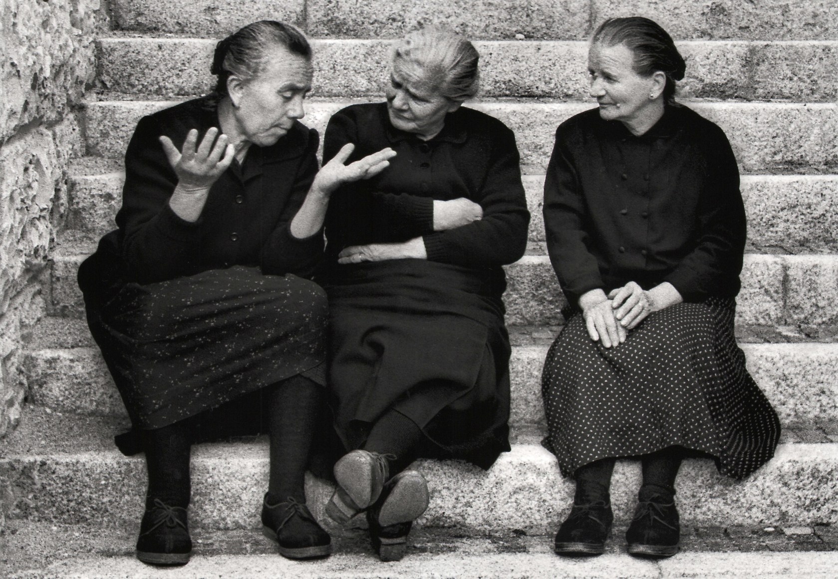 Nino Migliori, The Hands Speak, 1956. Three women sitting on stairs chatting.