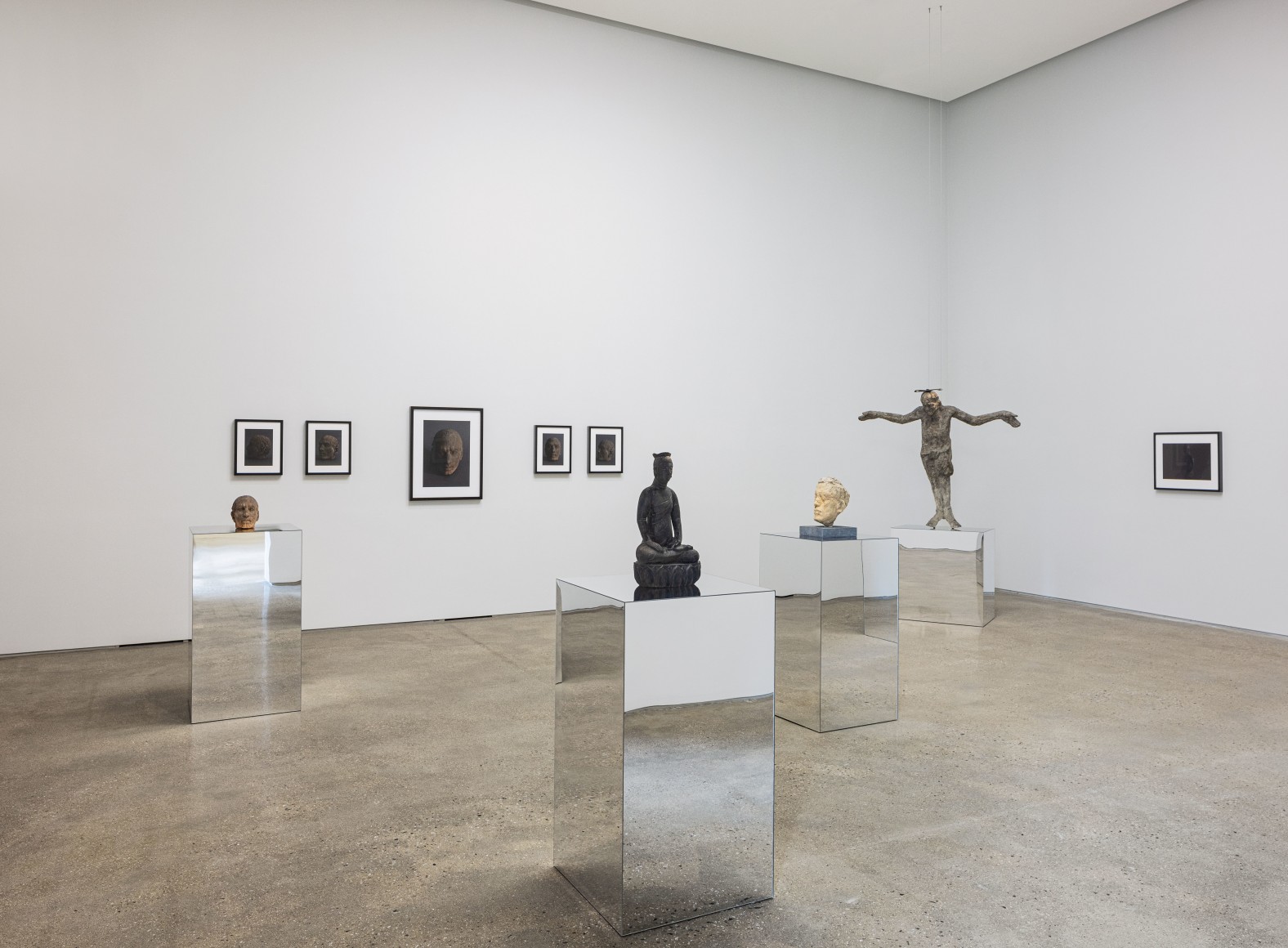 Installation view of Images of Eternity: Kwon Jin Kyu × Mok Jungwook at PKM. Courtesy of PKM Gallery.