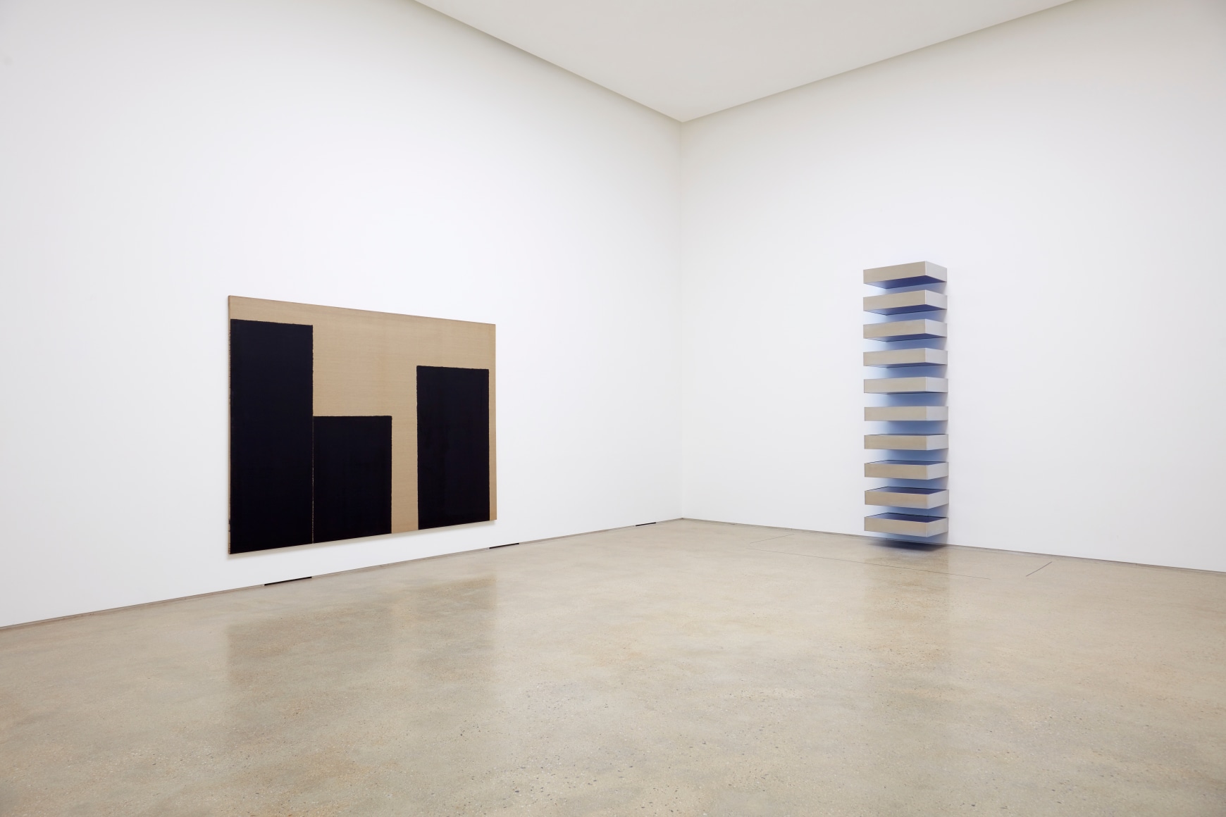 Installation view of&nbsp;EMBRACING: Yun Hyong-keun with Chusa and Donald Judd&nbsp;at PKM., Courtesy of PKM Gallery.