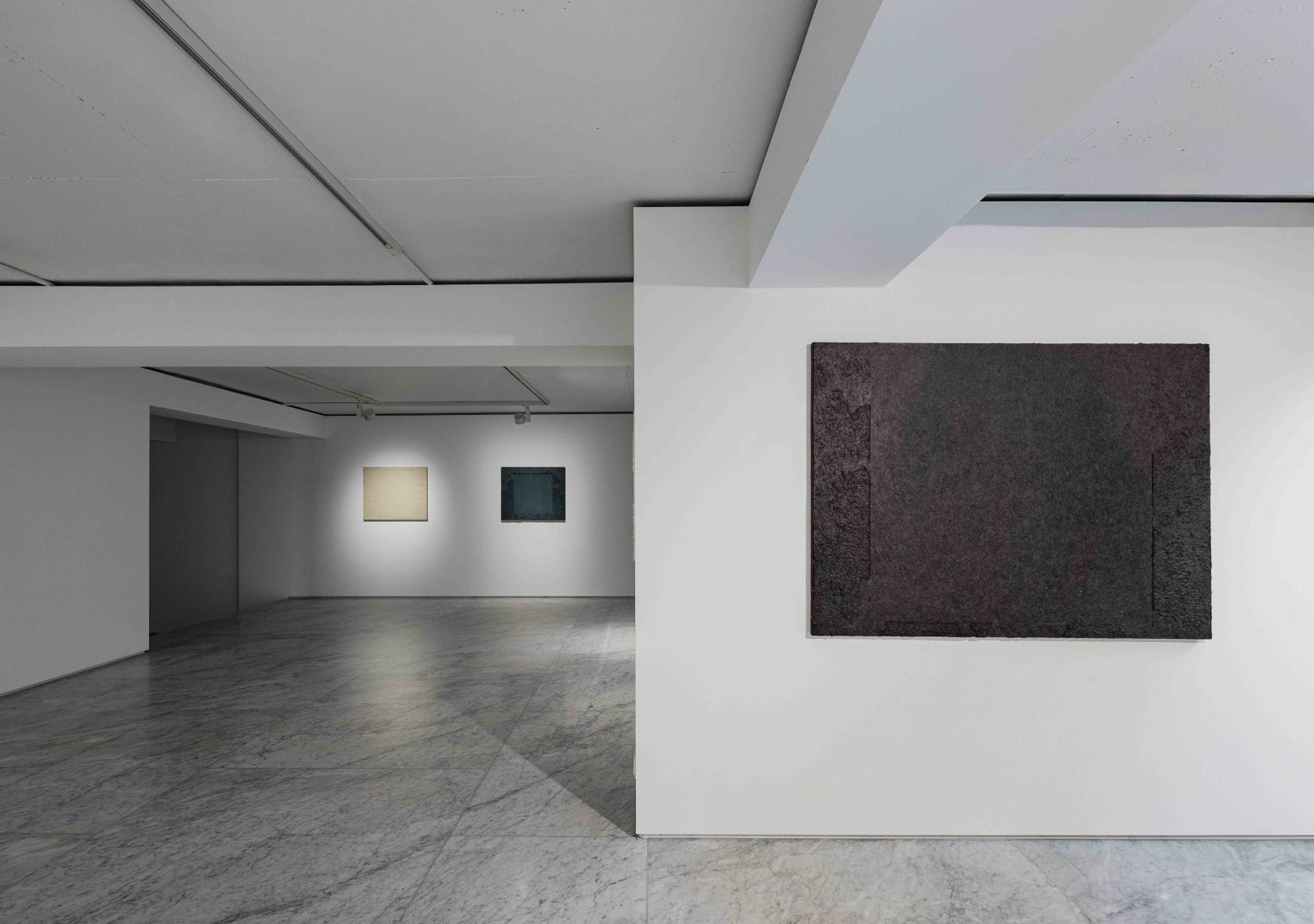 Installation view of 𝘊𝘩𝘶𝘯𝘨 𝘊𝘩𝘢𝘯𝘨-𝘚𝘶𝘱, 𝘔𝘪𝘯𝘥 𝘪𝘯 𝘔𝘢𝘵𝘵𝘦𝘳 at PKM+. Courtesy of PKM gallery.