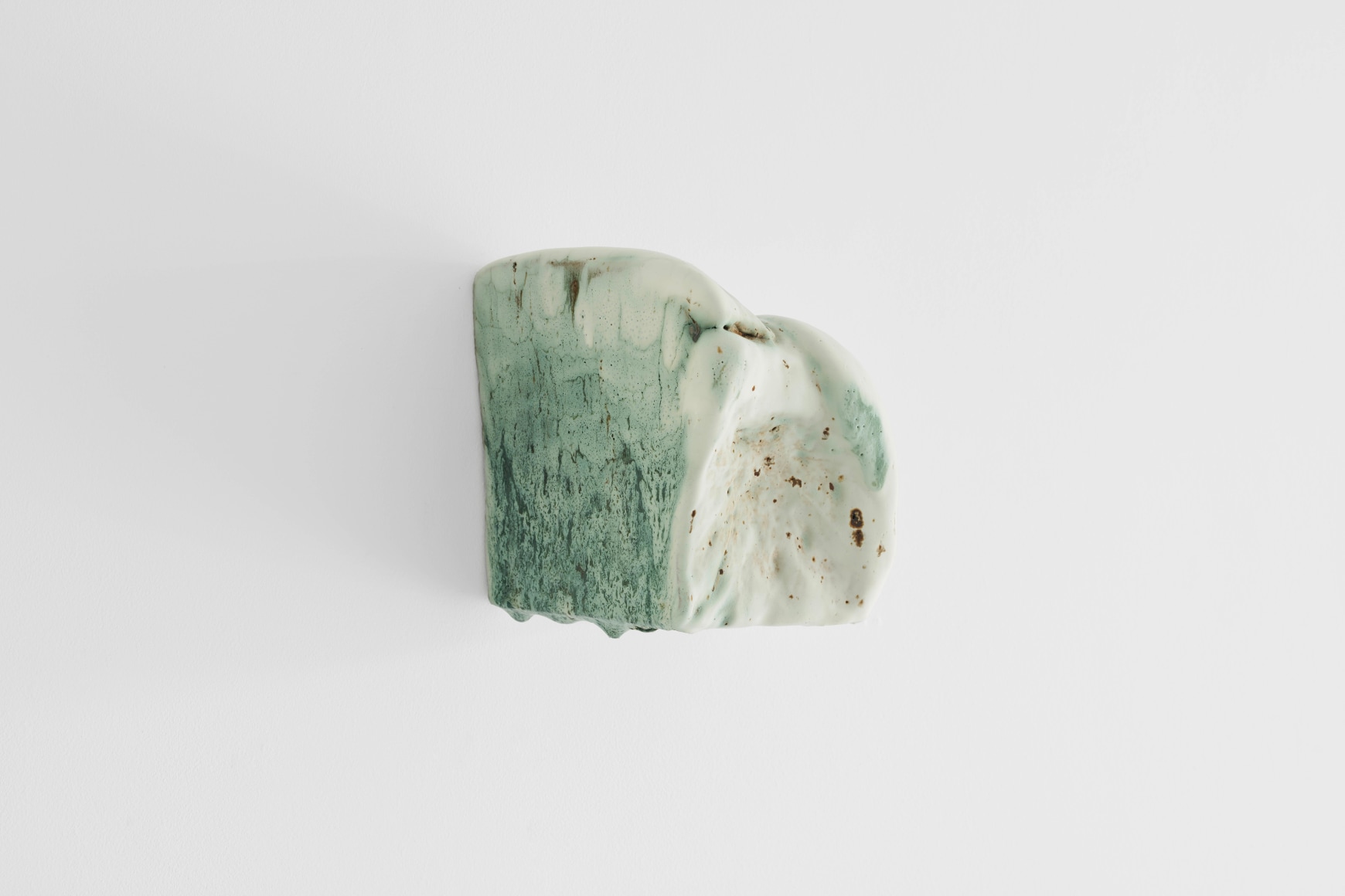 Koo Hyunmo, naval rock, 2025., Ceramic, 19 x 17 x 16.5 cm.