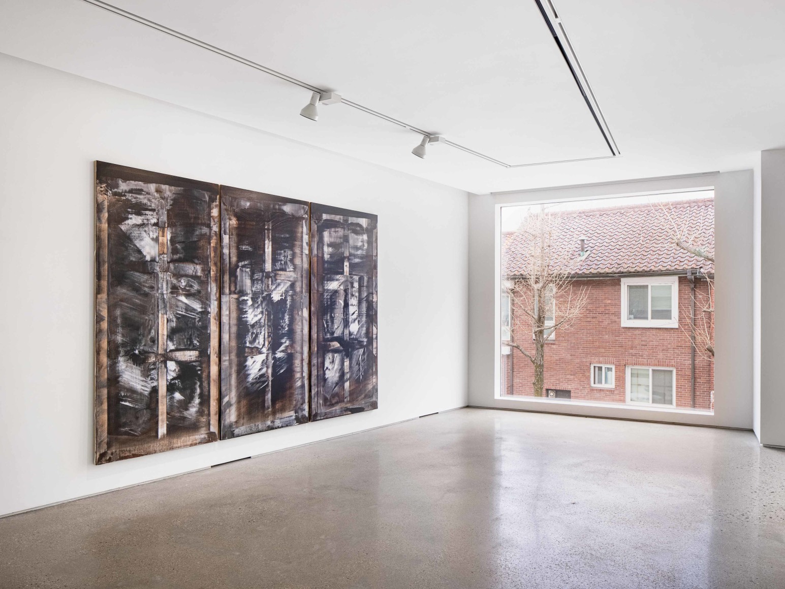 Installation view of Shin Min Joo : 活 氣 vigor at PKM. Courtesy of PKM Gallery.