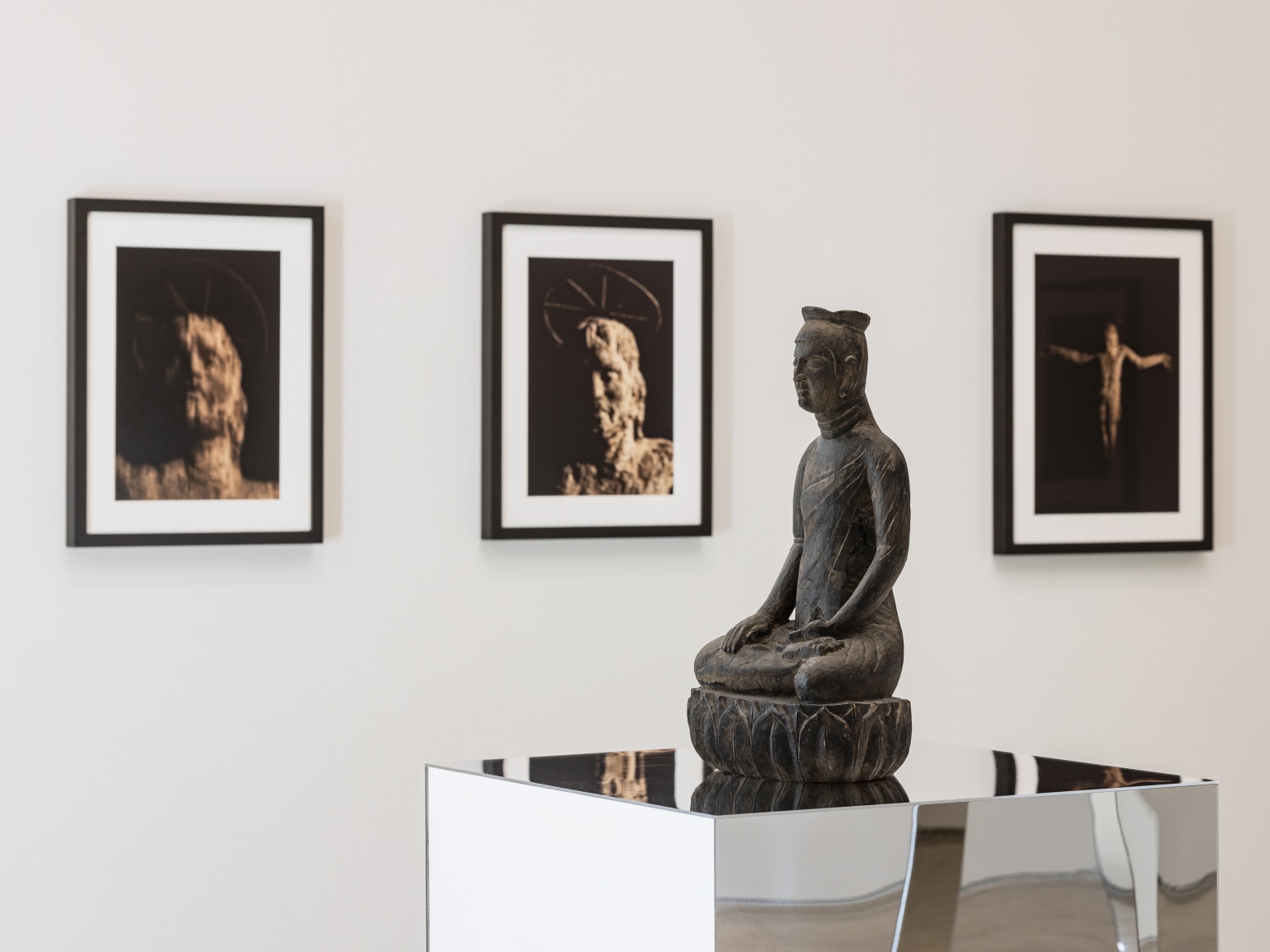 Installation view of Images of Eternity: Kwon Jin Kyu × Mok Jungwook at PKM. Courtesy of PKM Gallery.