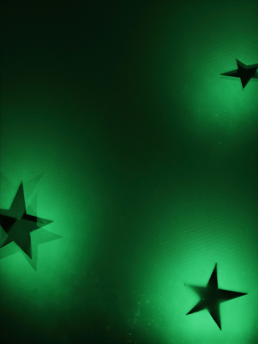 Koo Jeong A. Seven Stars, 2020, Phosphorescent pigment and acrylic painting on canvas,122x 91cm.&nbsp;Courtesy of the artist &amp;amp; PKM Gallery.