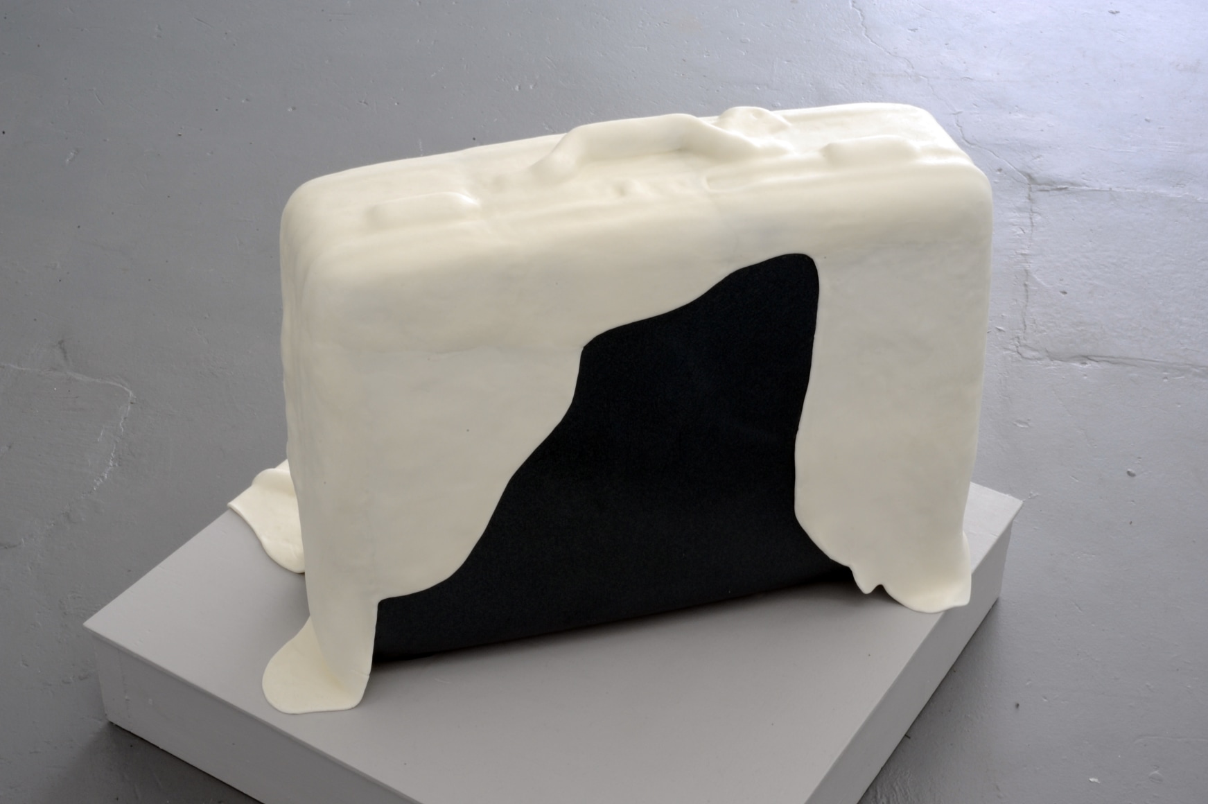 DIE VETTERN: LINA VARGAS DE LA HOZ, IRIS CHRISTINE AUE, EVI LEUCHTGELB and CHRISTA AISTLEITNER  Wir packen in unseren Koffer / Packing Our Suitcase 2012. Installation view: Conner Contemporary Art.