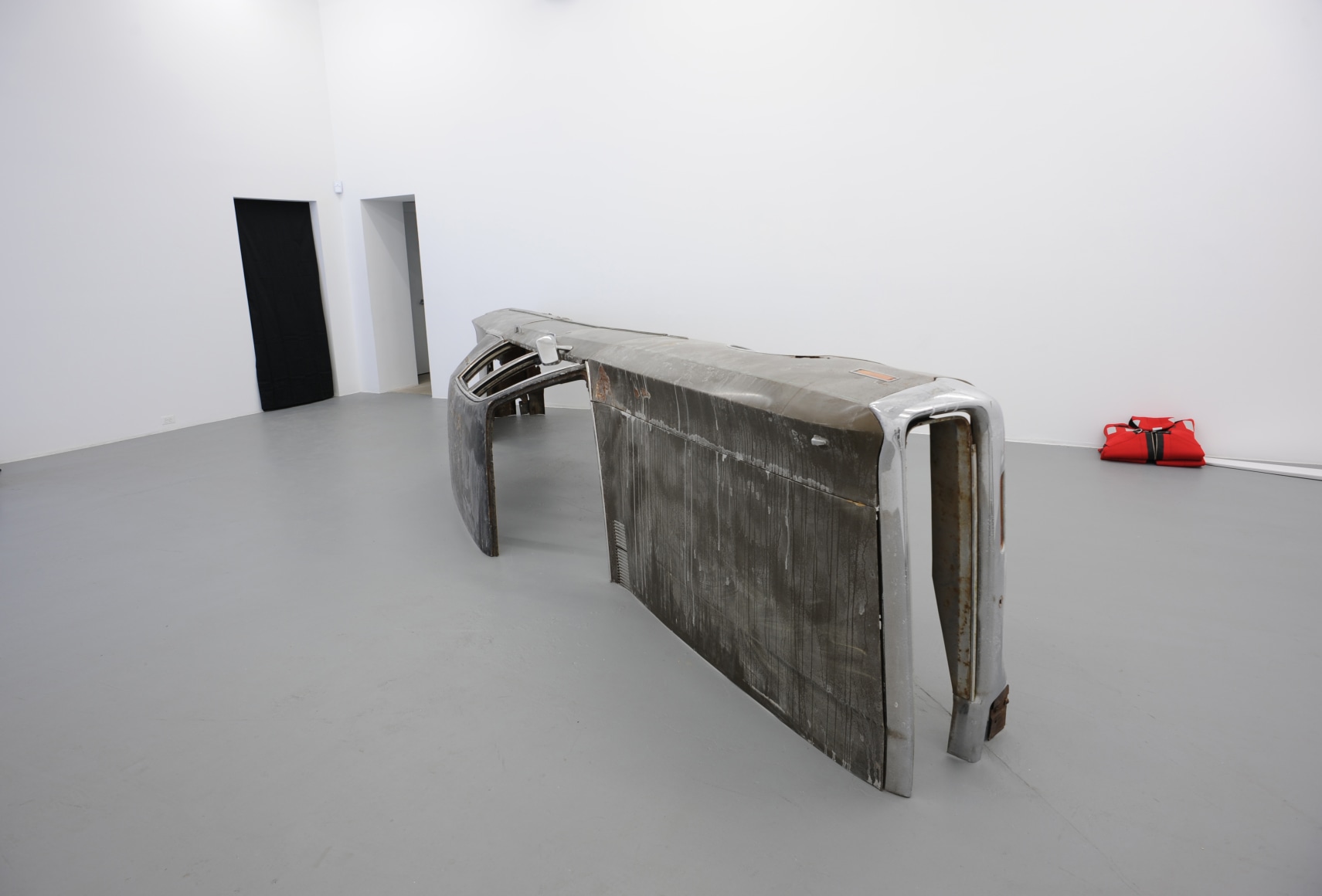 BENJAMIN KELLY New Sculpture 2013. Installation view: CONNERSMITH.