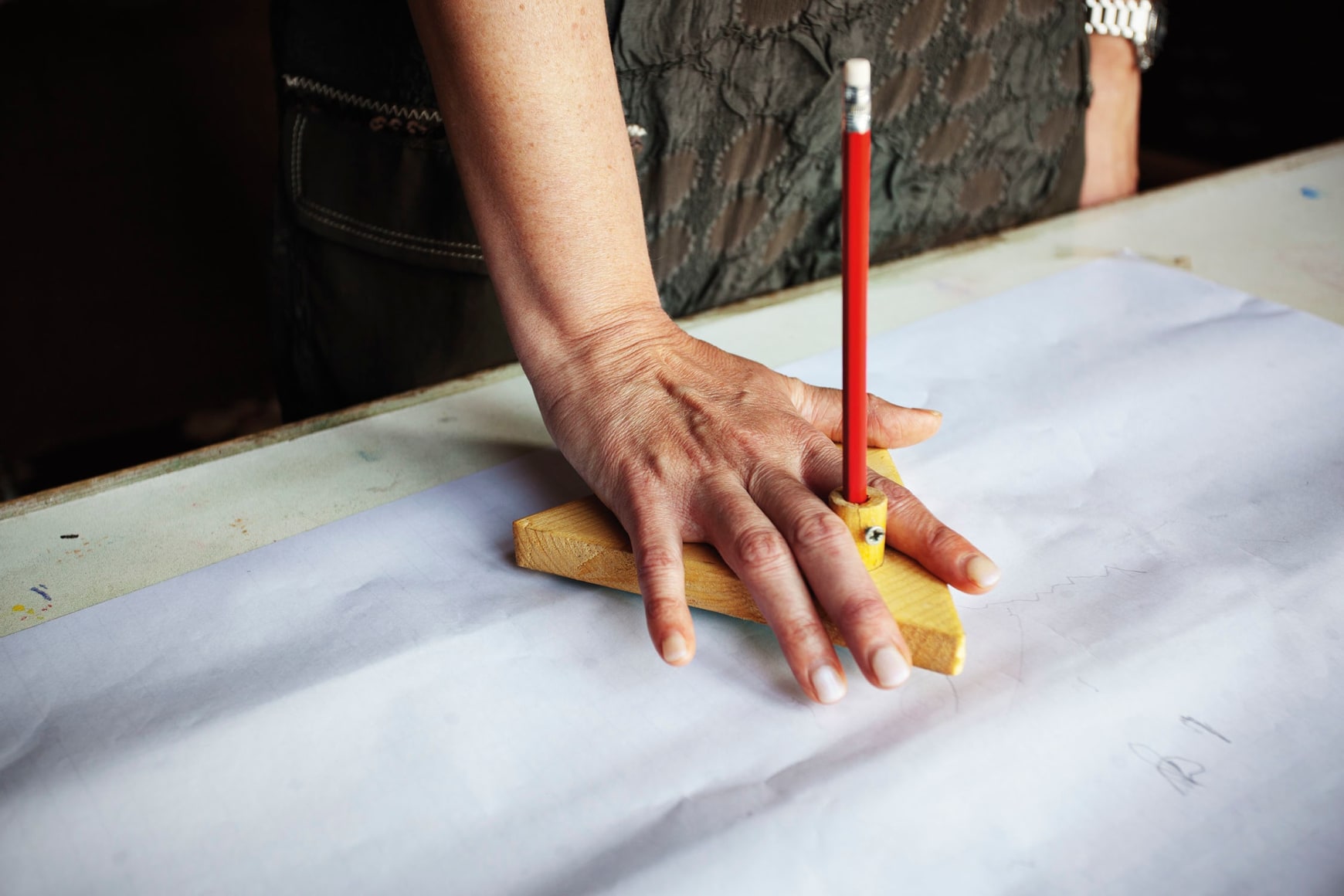 Automatic Writing Experiment using a Planchette. Arthur Findlay College, England (from Seance), 2012