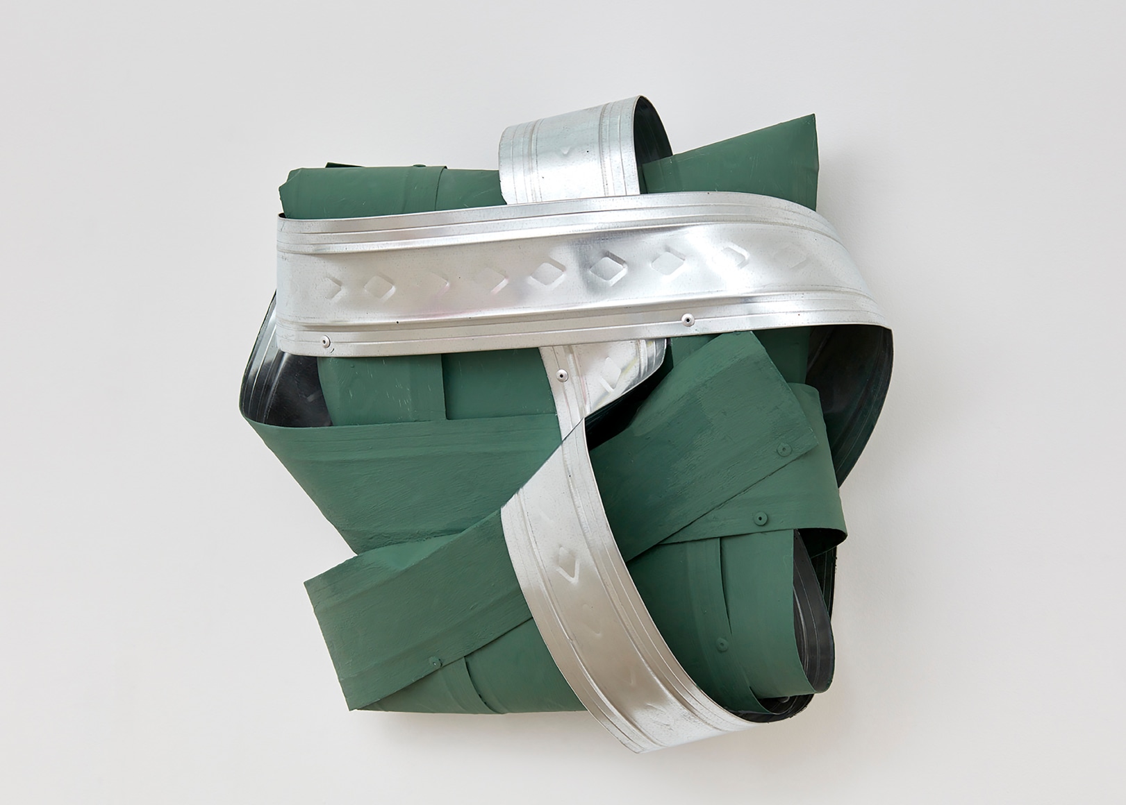 Anna Fasshauer, Gigo, 2017. Aluminum, lacquer, 24 x 22 x 11 in, 61 x 55.9 x 27.9 cm (AF17.015)