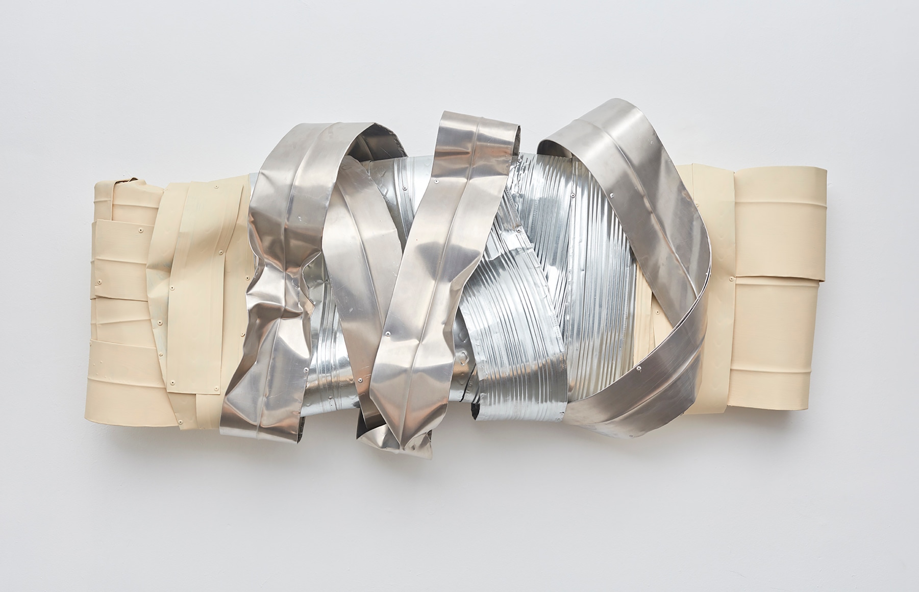 Anna Fasshauer, Gigi Cardinale, 2017. Aluminum, lacquer, 33 x 67 x 15 in, 83.8 x 170.2 x 38.1 cm (AF17.011)