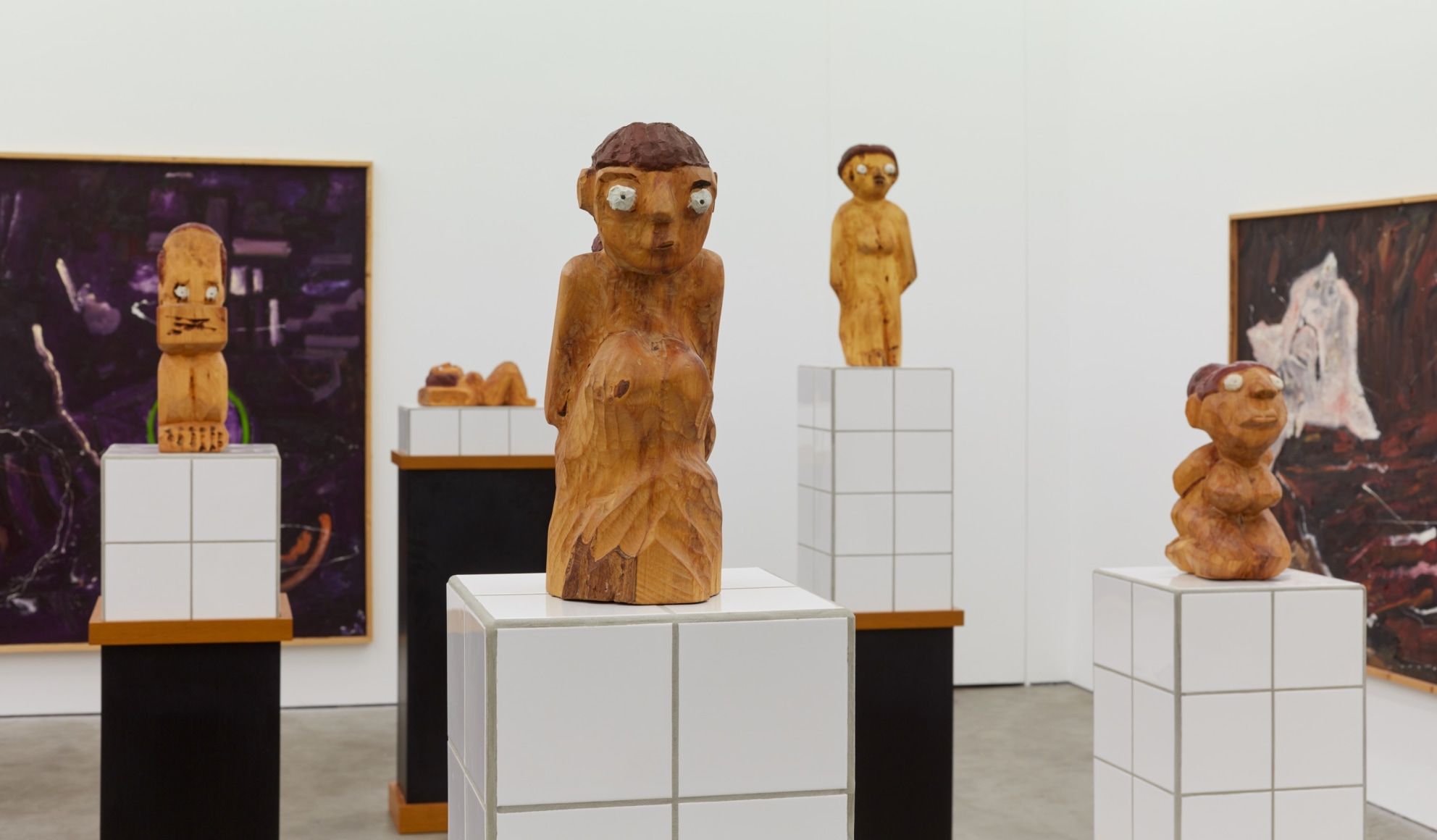 Installation View of "Damenbad KPX" series of sculptures, highlighting "Damenbad KPX (Hannelore)"