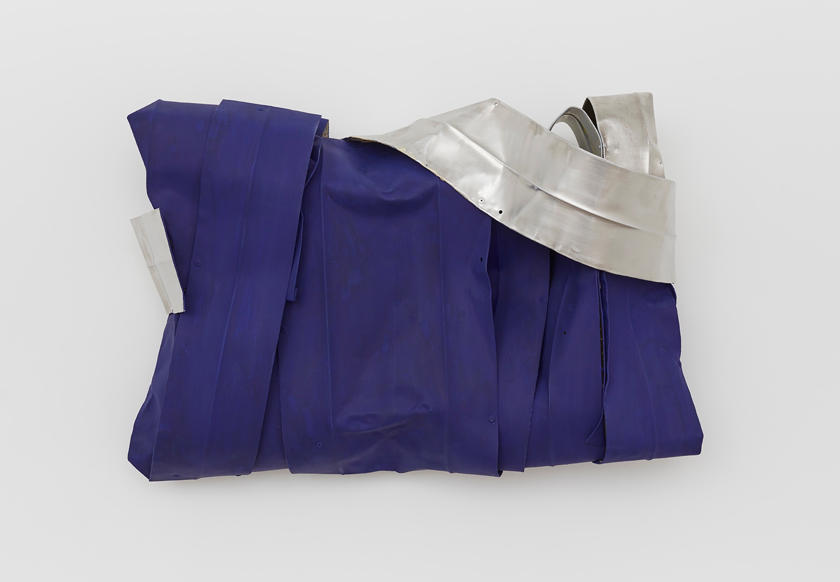 Anna Fasshauer, Galipette, 2017. Aluminum, lacquer, 26 x 37 x 13 in, 66 x 94 x 33 cm (AF17.007)