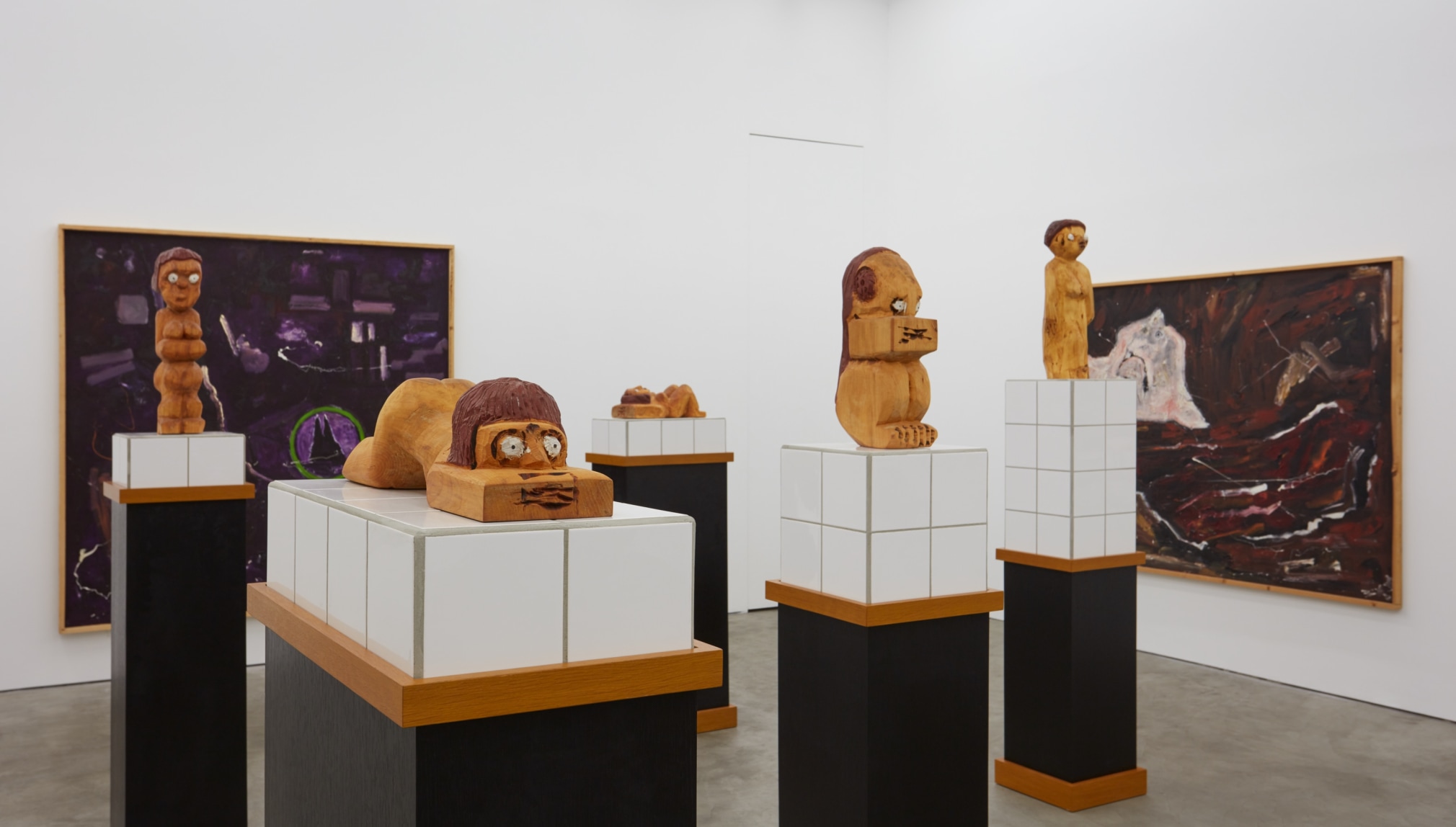 Installation View of "Damenbad KPX" series of sculptures, highlighting "Damenbad KPX (Annette)"