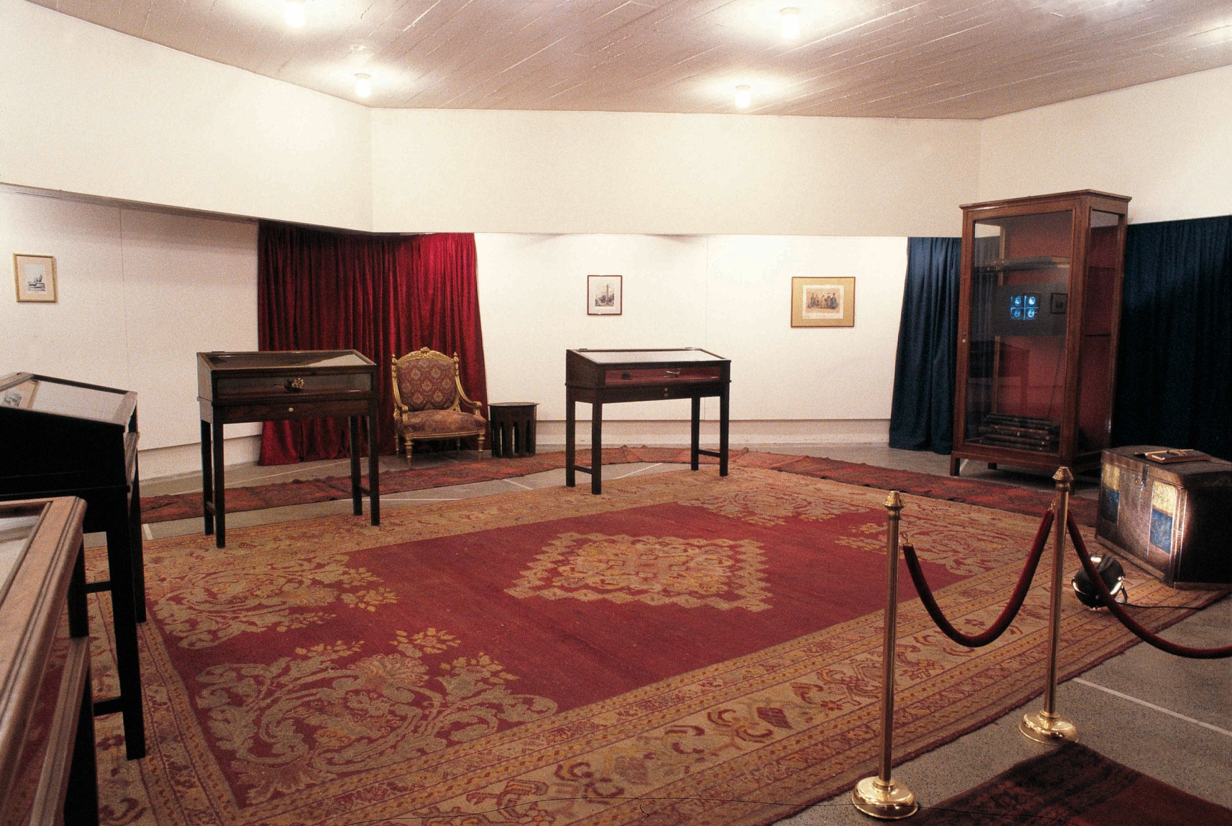 Hale Tenger, Necessity of Air, 1992, Site-specific installation, Dimensions variable