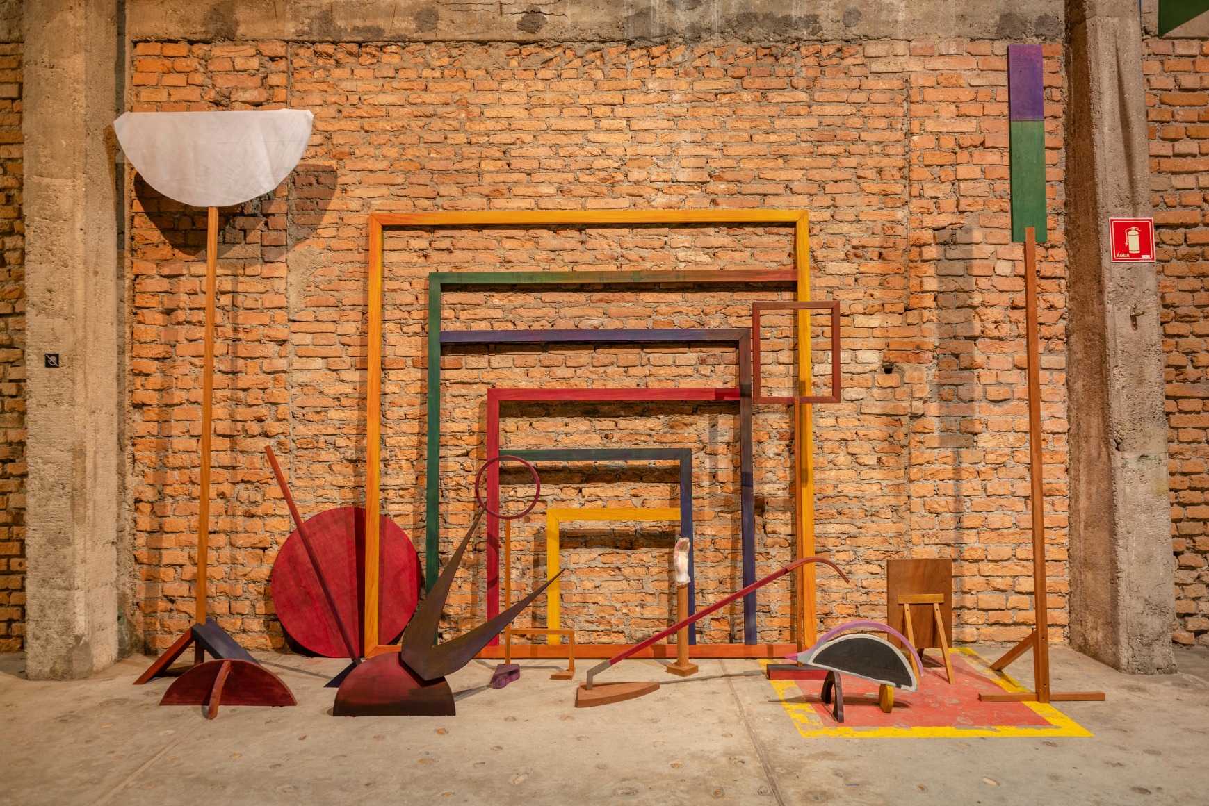 Ana Mazzei, Anjos II, 2019, Painted wood (garapeira, peroba mica, cumaru and plywood), fabric and aluminum