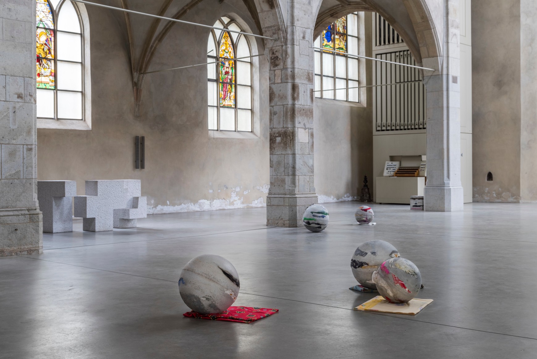Rossella Biscotti, A shirt, blue pants, blue jeans, a towel, 2018&nbsp;, Installation view at Kunst-Station Sankt Peter, Cologne, Germany, 2018
