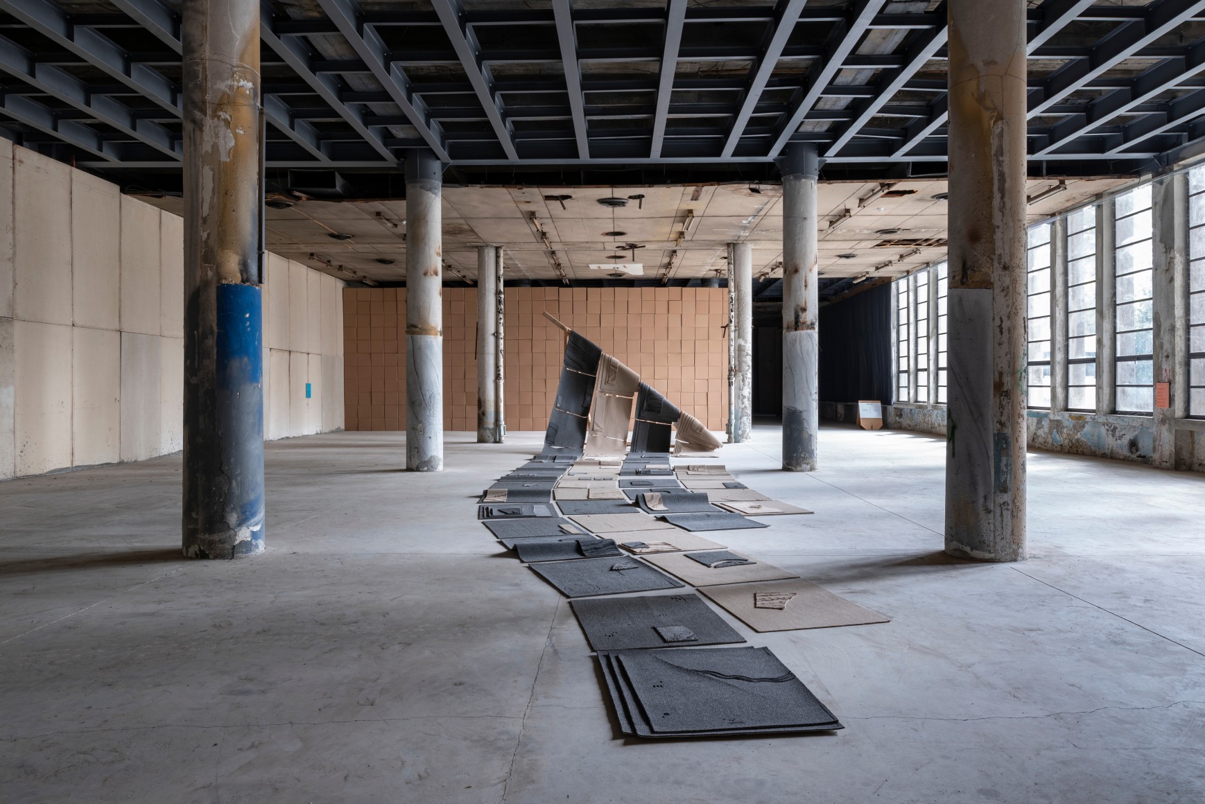 Hera B&uuml;y&uuml;ktaşcıyan, Skin Deep, 2021, Sculpture, carpet and wood