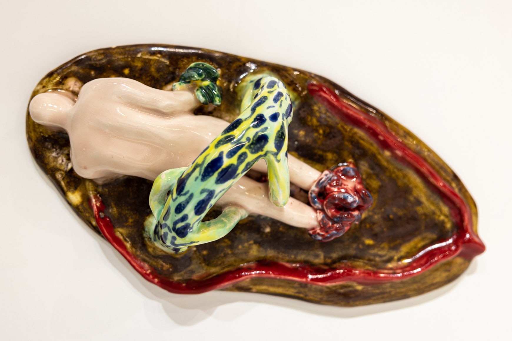 Dorsa Asadi, I love a man who is afraid of me, 2022, Ceramics, 30 x 16 x 10 cm