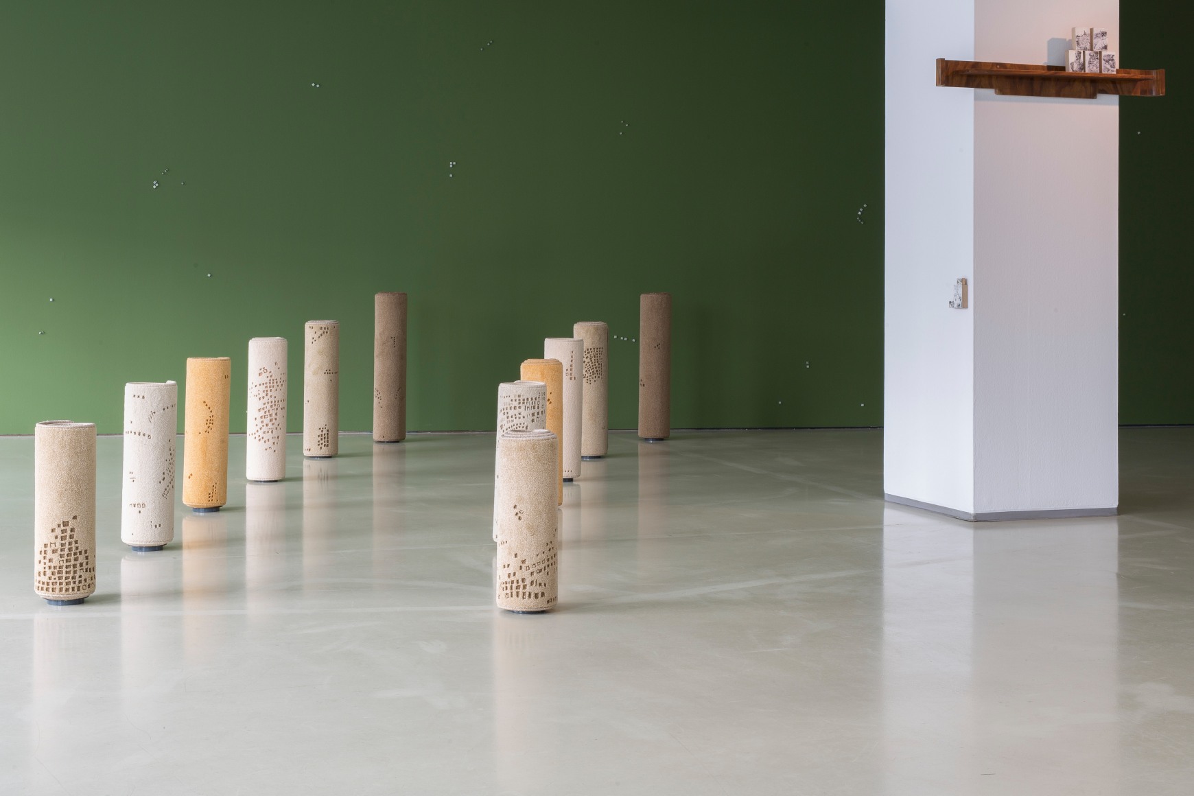 Hera&nbsp;B&uuml;y&uuml;ktaş&ccedil;ıyan, Neither on the Ground, nor in the Sky,&nbsp;, Installation view at IFA Berlin, Germany, 2019