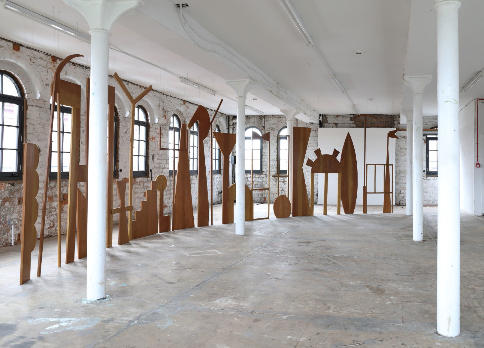 Ana Mazzei,&nbsp;Temple, 2020-2021, Cedar wood, varnish, steel wire and soundtrack