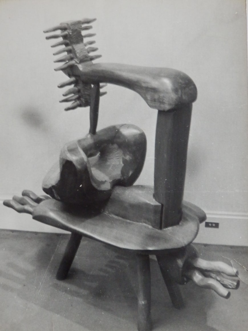 Chaouki Choukini,&nbsp;Structures organiques, 1977, Acajou/Mahogany, 120 x 120 x 65 cm