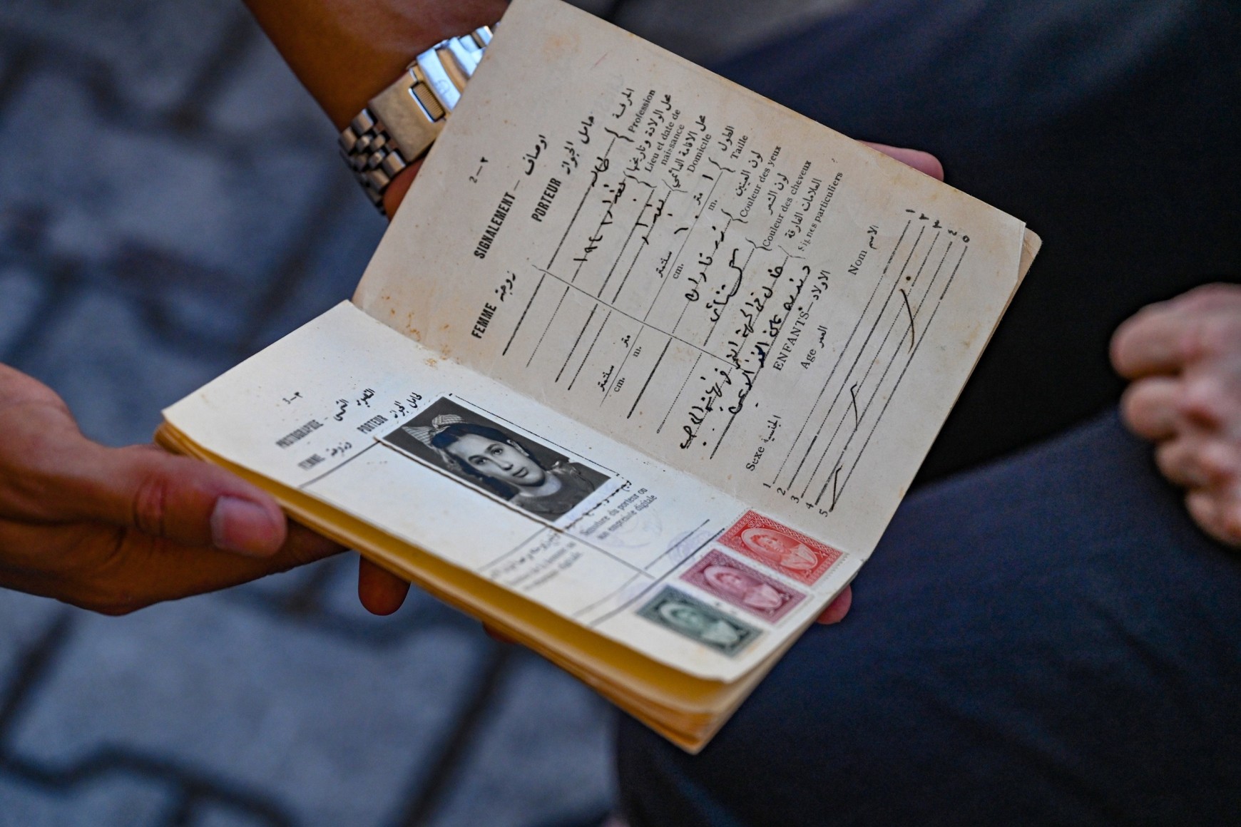 Michael Rakowitz,&nbsp;Alef Lamed Lamed Hei: G-D In Arabic-In-Hebrew Letters From An Arab-Jewish Haggadah, Baghdad, Iraq, 2023, Performance for Autostrada Biennale, Kosovo, 2023