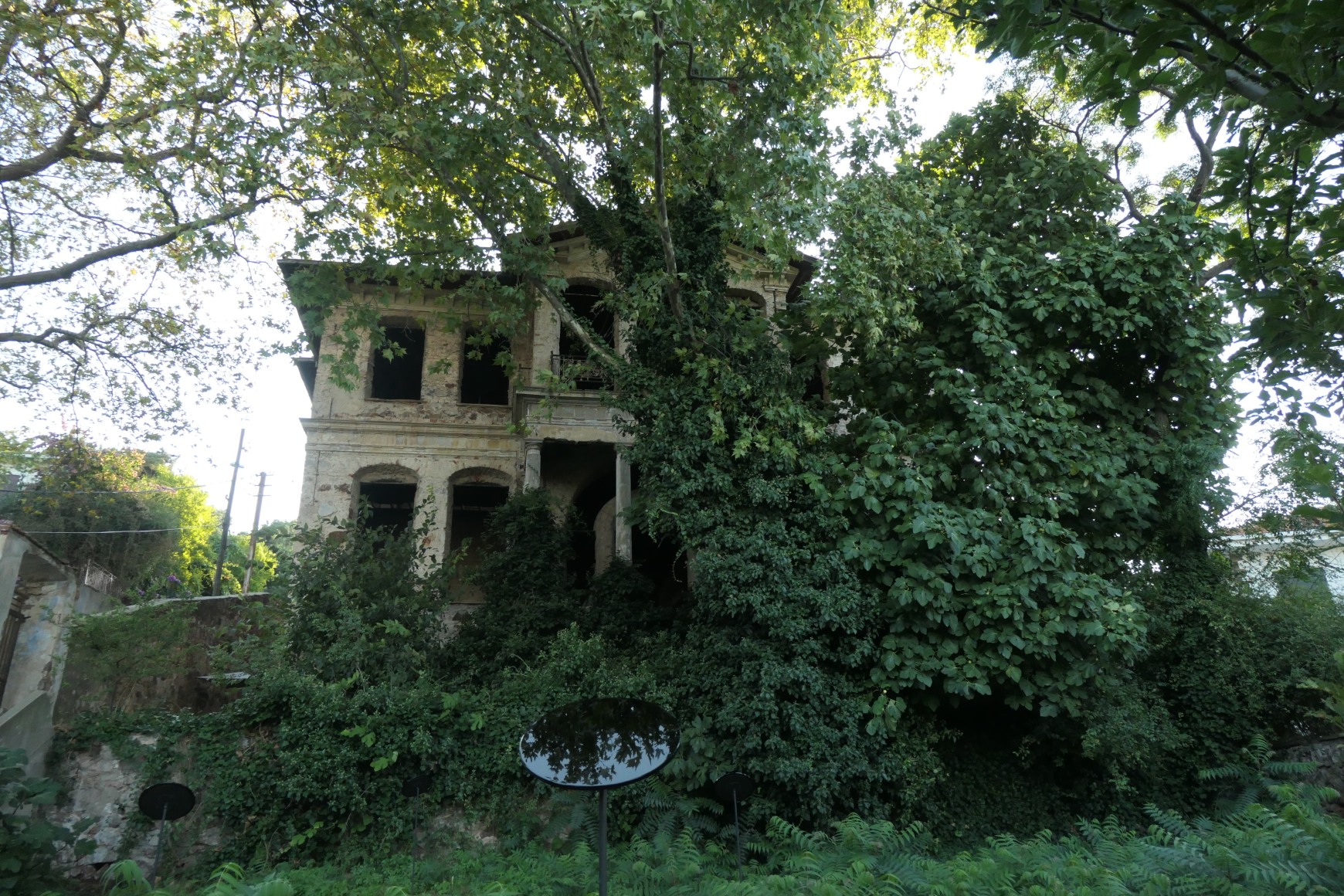 Hale Tenger, Appearance, 2019, Installation view at&nbsp;16th Istanbul Biennial