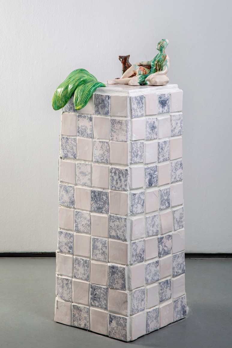 Dorsa Asadi,&nbsp;The queen with closed eyes, 2020-2022, Ceramics, 35 x 35 x 100 cm