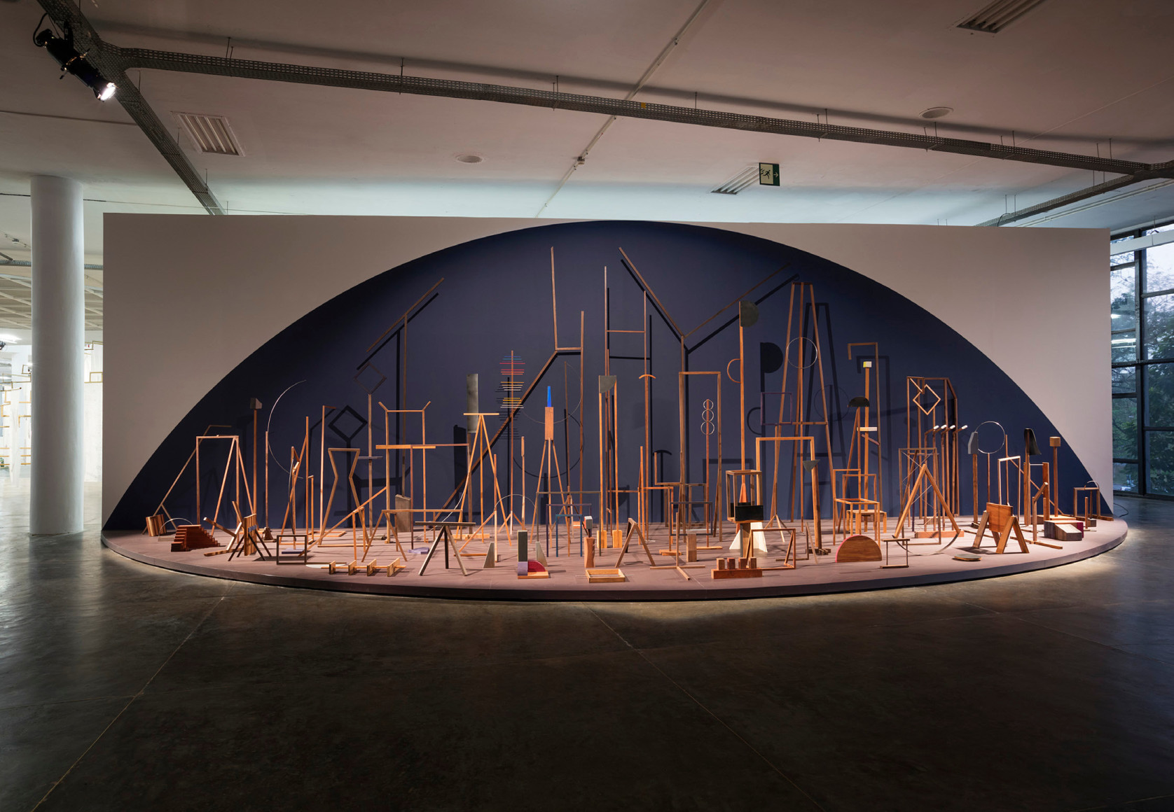 Ana Mazzei, Spectacle (Espet&aacute;culo), 2016, Wood, paint, felt, rubber, iron, 4.50 x 14.5 x 4.50 m