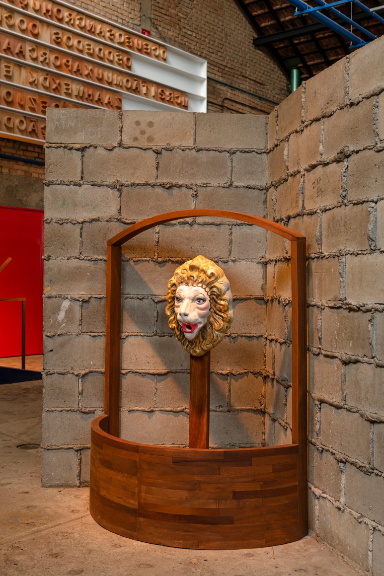 Ana Mazzei, Fonte, 2019, Wood, concrete, acrylic paint and makeup paint