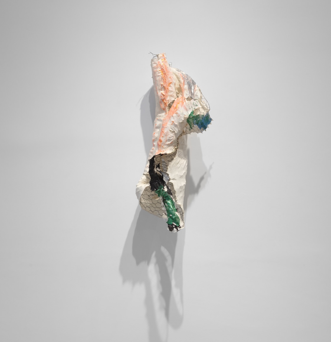 Installation view of Lynda Benglis's piece Vested Spirit, 2015  handmade paper over chicken wire, coal tempera, acrylic medium, sparkles  36 1/2 x 16 x 11 in. (92.7 x 40.6 x 27.9 cm)