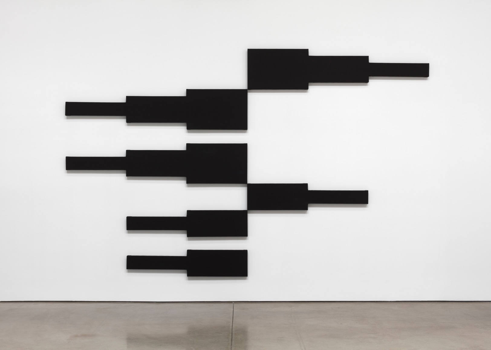 Installation view of David Novros' &quot;Untitled,&quot; 1966-67, acrylic lacquer and dacron, 6 panels, overall: 102 x 162 x 1 in. (259.1 x 411.5 x 2.5 cm).