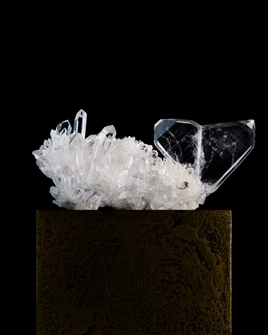 Fine mineral photograph of japan-law twin quartz from wilensky exquisite minerals habits exhibition.