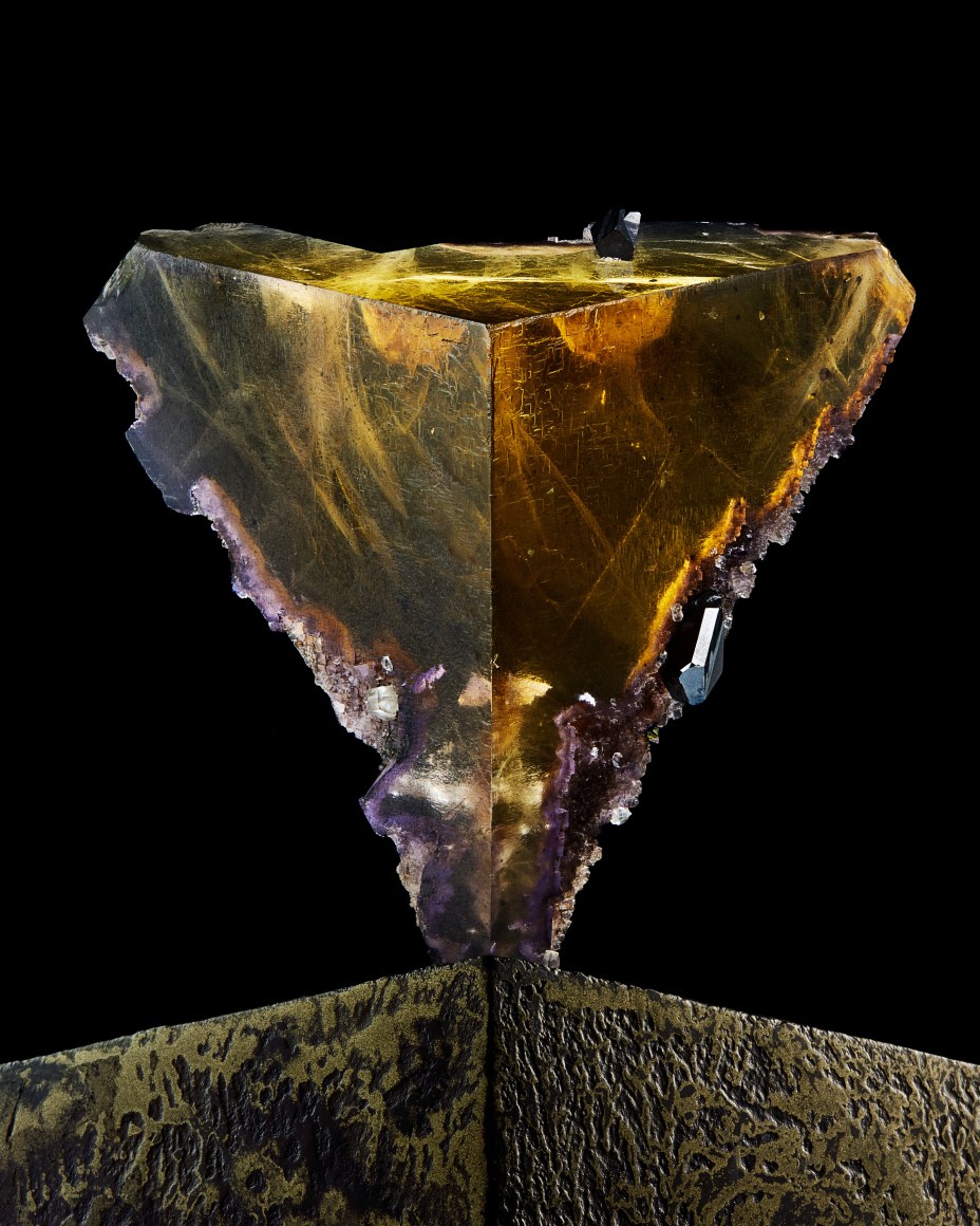 Fine Mineral photograph of an illinois flourite for wilensky exquisite minerals habits exhibition.