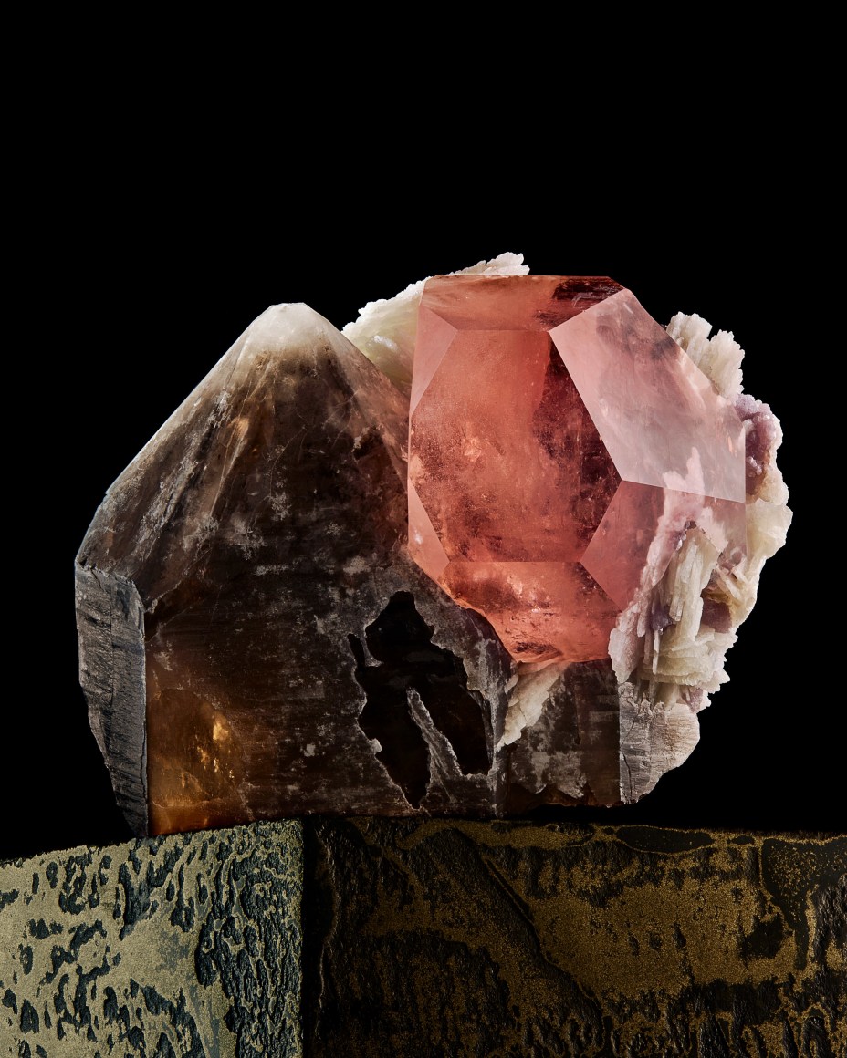 fine mineral photograph of morganie for Wilensky Exquisite Minerals Habits exhibtion.