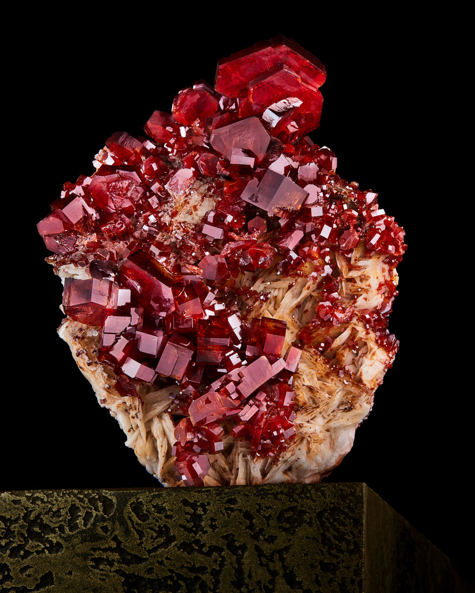 Fine Mineral photograph of vanadinite for wilensky exquisite minerals habits exhibition.