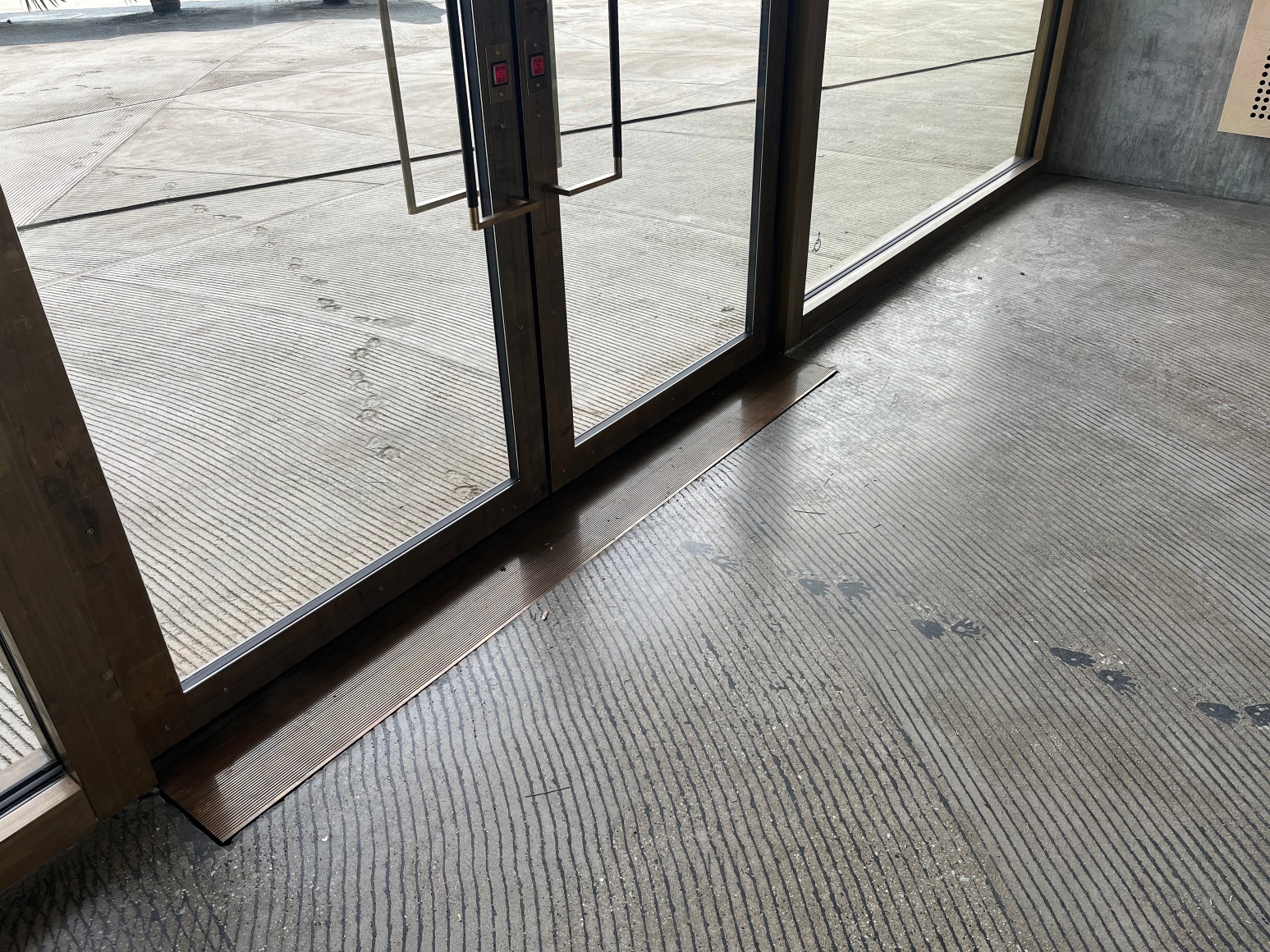 installation view mariana castillo deball feathered changes, los angeles county museum of art. lacma 2025. photo: manuel reader