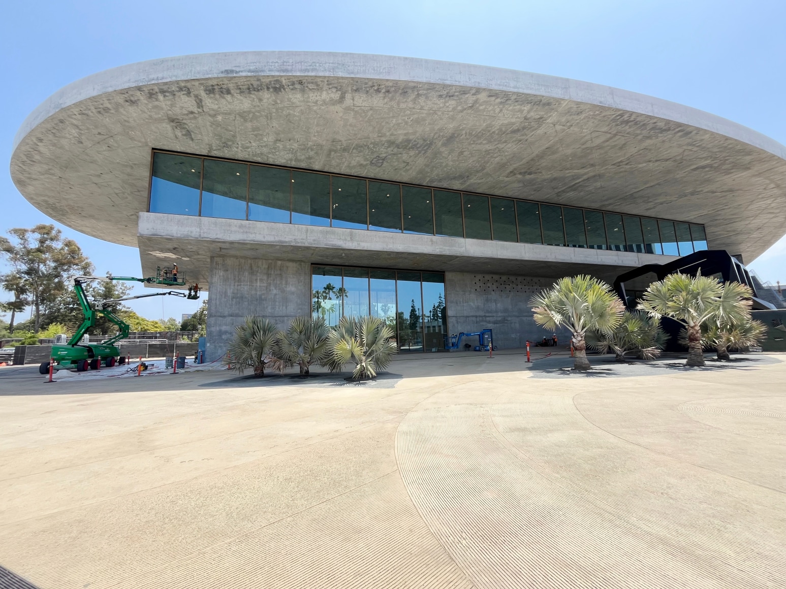 installation view mariana castillo deball feathered changes, los angeles county museum of art. lacma 2025. photo: manuel reader