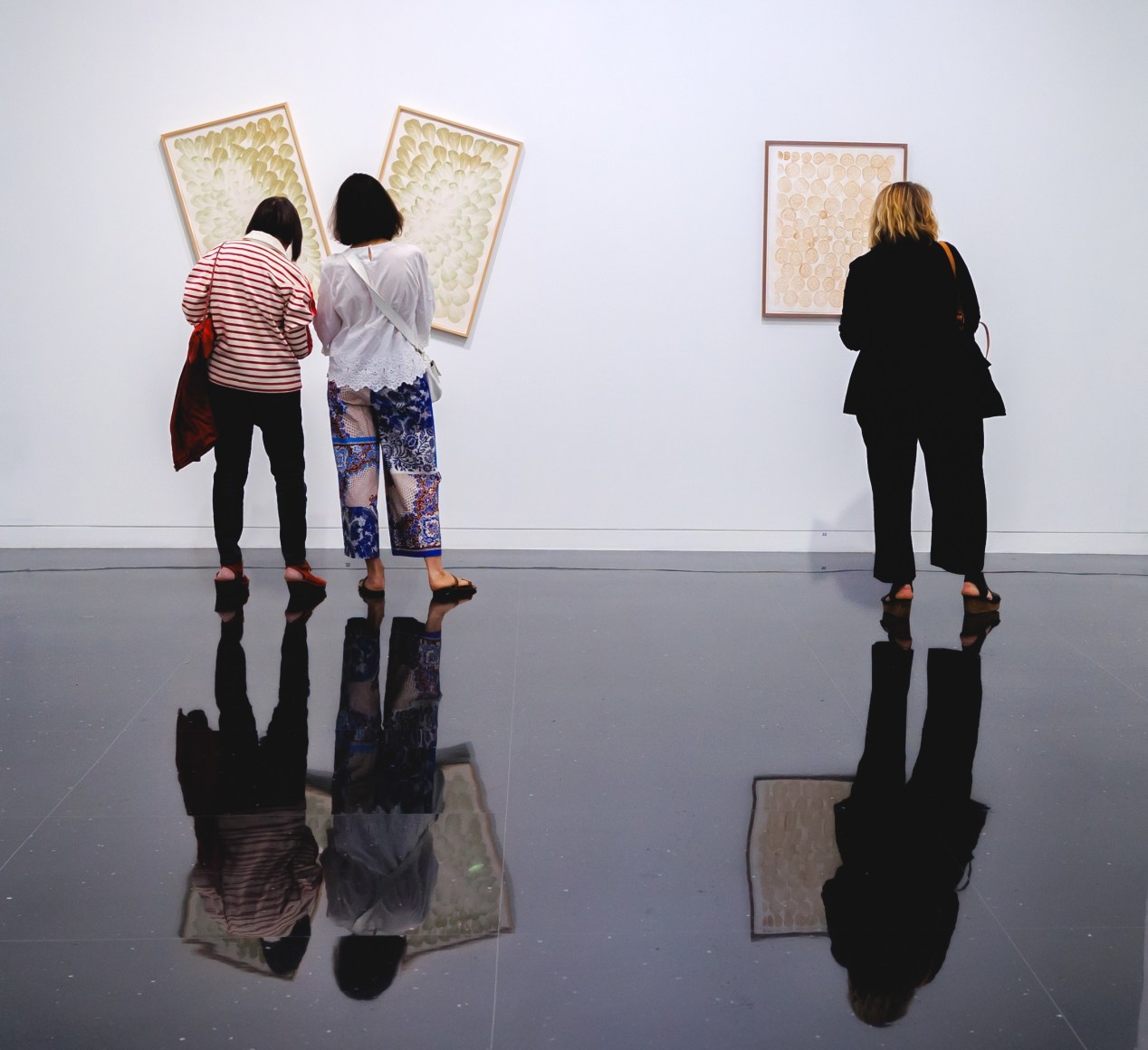 installation view haegue yang: flatworks, arts club of chicago, 2024. photo:&nbsp;sarah elizabeth larson