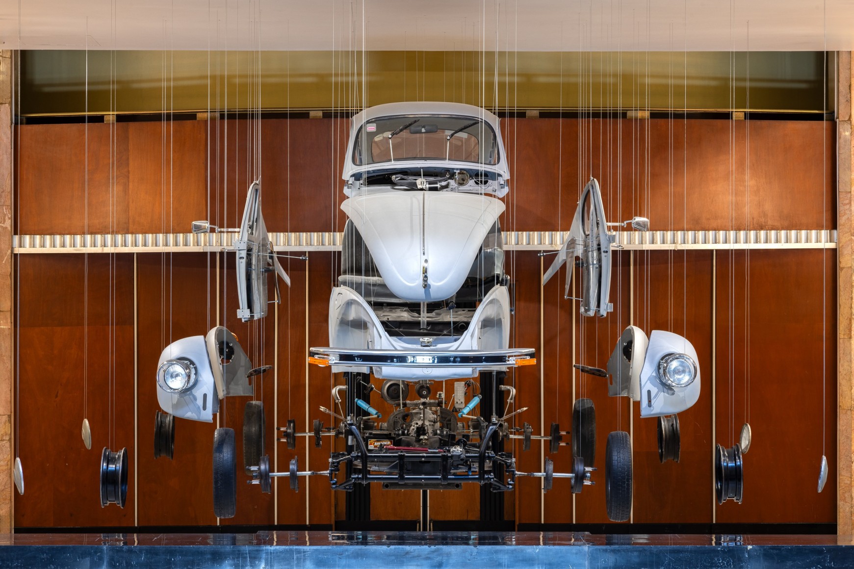 vista de instalaci&oacute;n&nbsp;dami&aacute;n ortega: pico y elote, museo del palacio de bellas artes, 2024. foto: gerardo landa / eduardo l&oacute;pez (glr estudio)