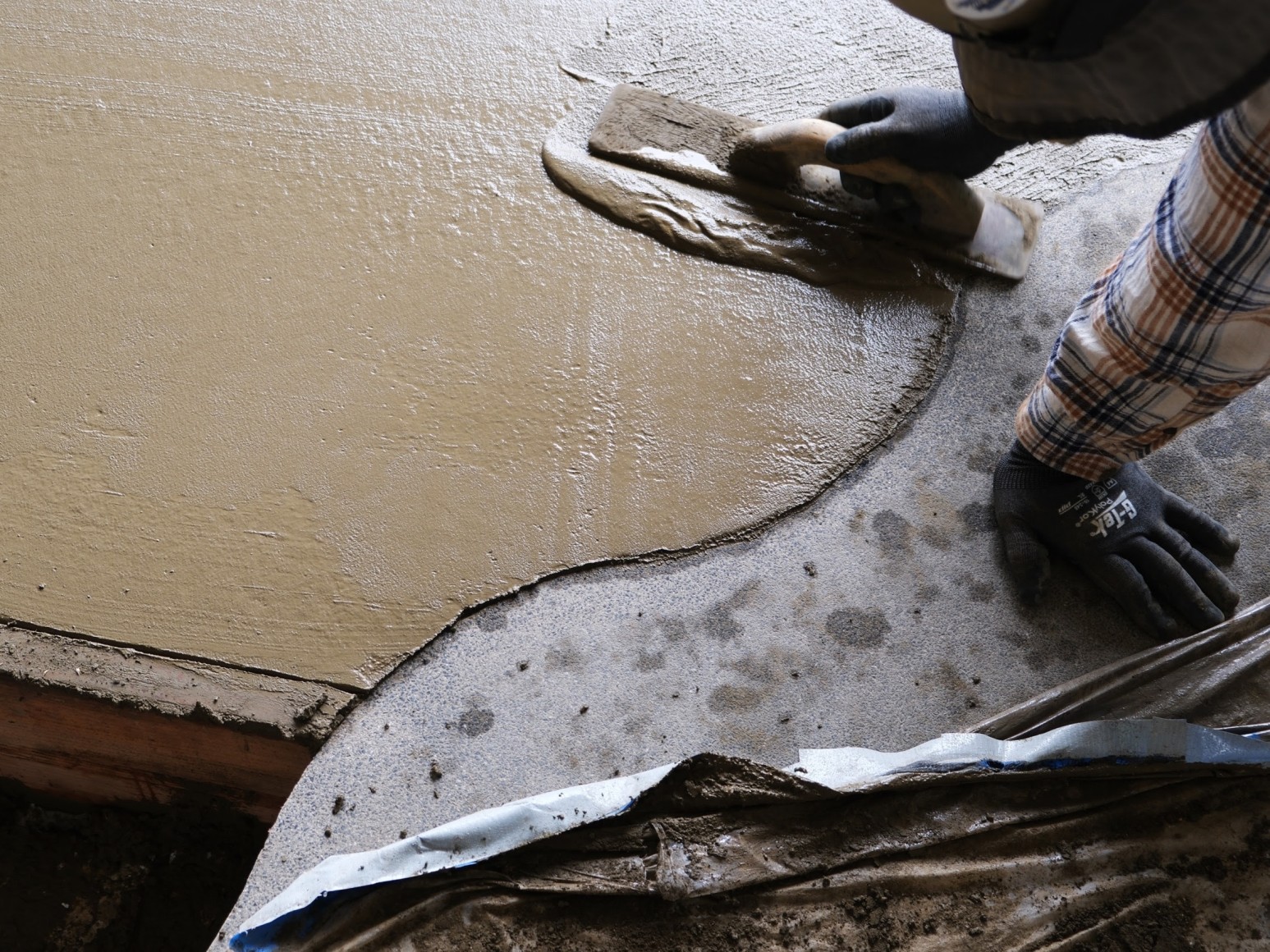 installation process&nbsp;mariana castillo deball&nbsp;feathered changes, los angeles county museum of art. lacma 2025. photo:&nbsp;courtesy the artist