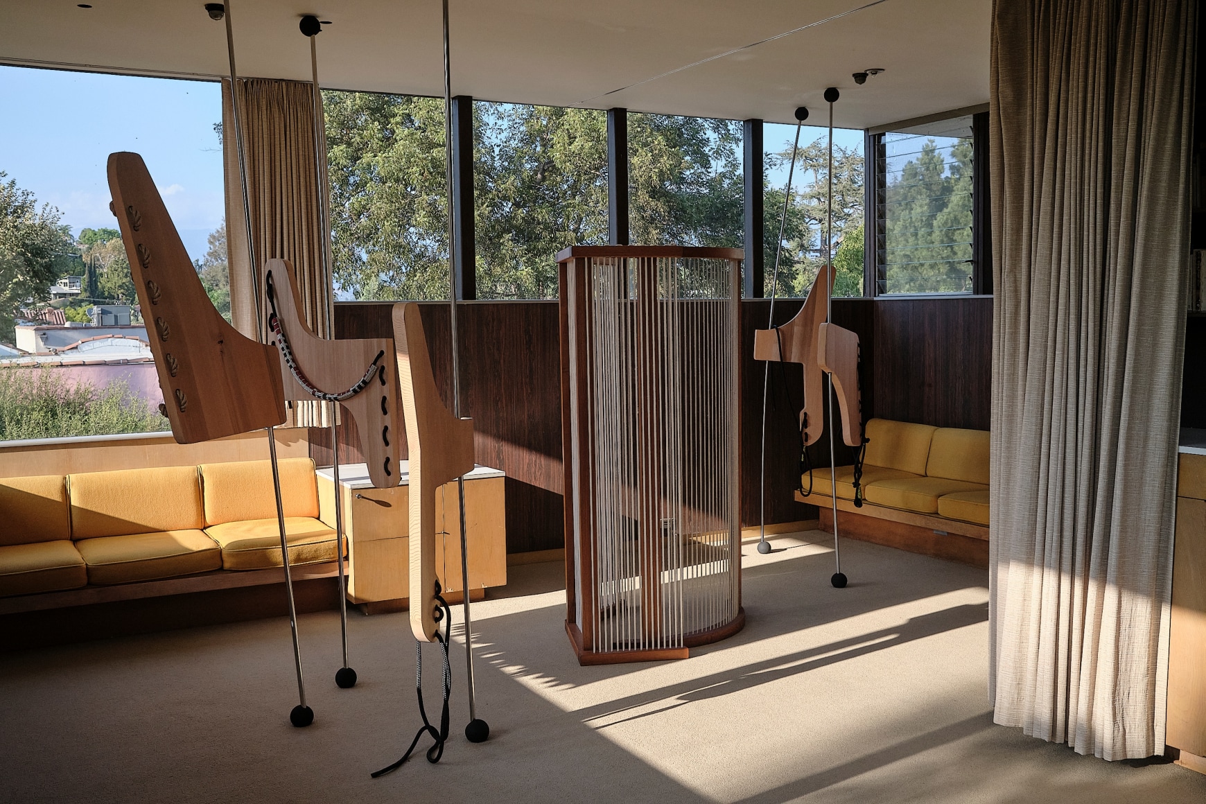 installation view leonor antunes: discrepancies with e.s. (in company),&nbsp;neutra vdl house, 2025. photo elon schoenholz, 
