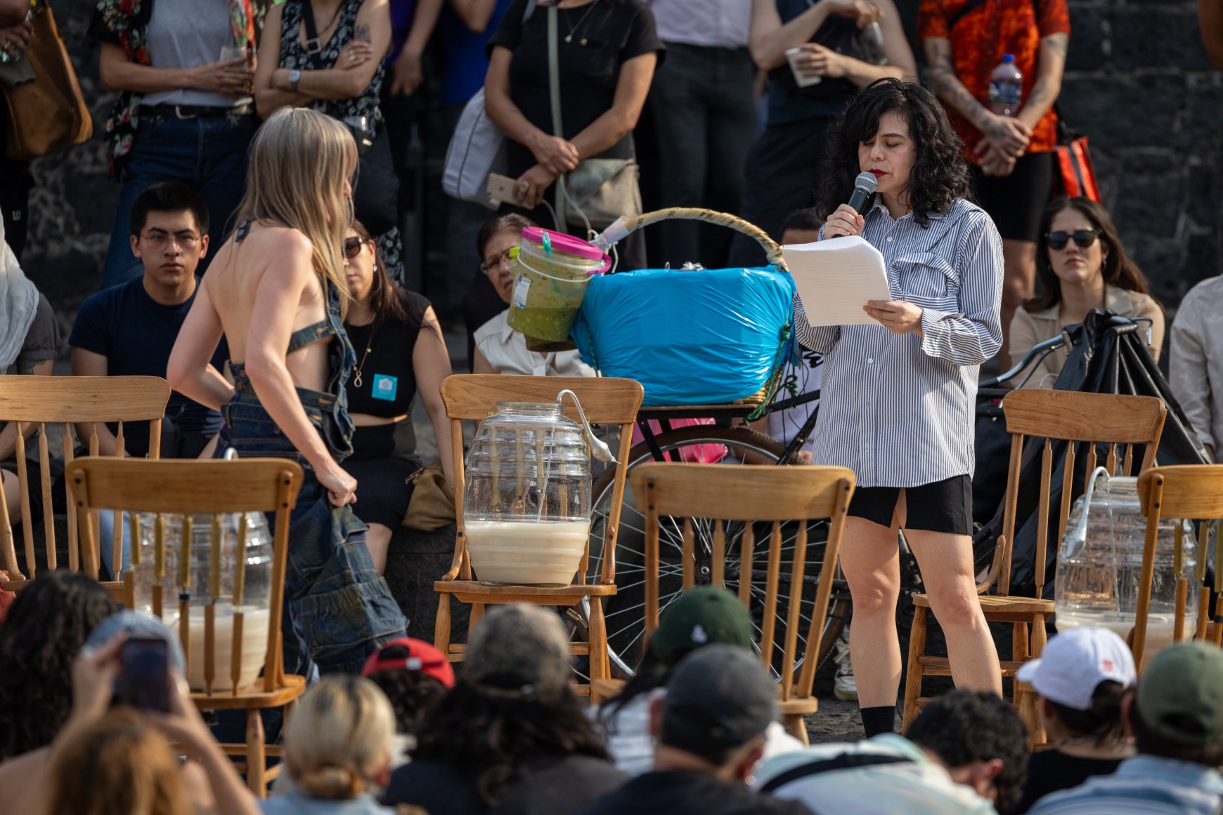 b&aacute;rbara s&aacute;nchez-kane. performance&nbsp;aguas frescas, museo anahuacalli, 2025. foto: i&ntilde;aki varela