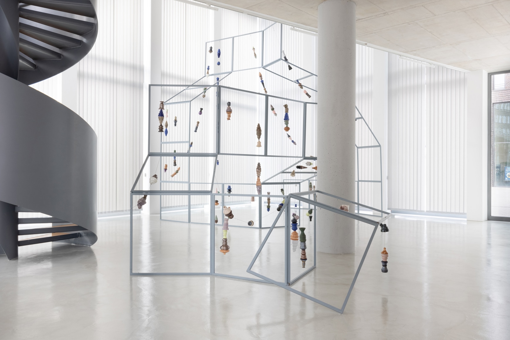 installation view&nbsp;mariana castillo deball: stringing beads,&nbsp;dortmunder kunstverein, 2025. photo: jens franke., 
