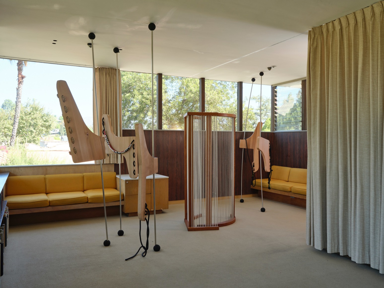 installation view leonor antunes: discrepancies with e.s. (in company),&nbsp;neutra vdl house, 2025. photo elon schoenholz, 
