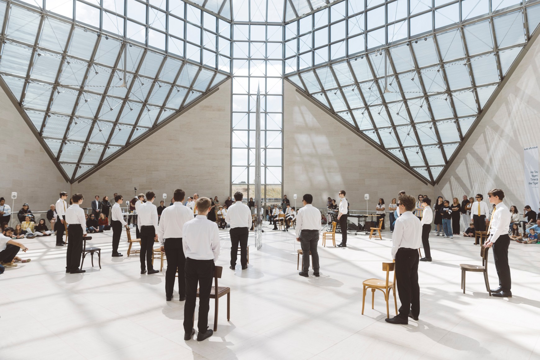 b&aacute;rbara s&aacute;nchez-kane performance&nbsp;aguas frescas,&nbsp;mudam luxembourg, 2025. foto: eike walkenhorst