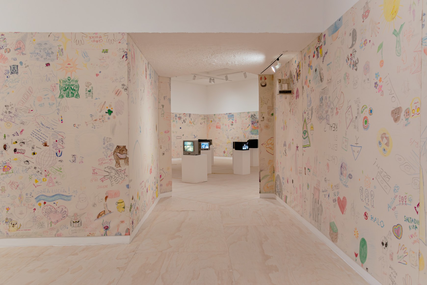 vista de instalaci&oacute;n oscar murillo: esp&iacute;ritus en el pantano, marco. museo de arte contempor&aacute;neo de monterrey, 2025. cortes&iacute;a museo marco