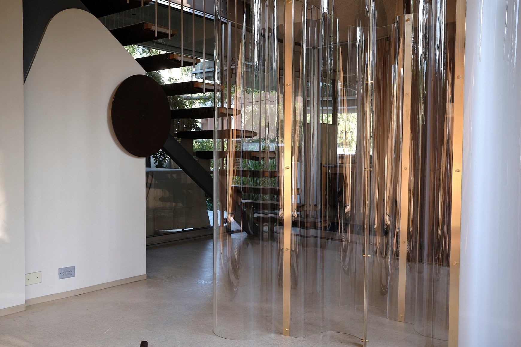 installation view leonor antunes: discrepancies with e.s. (in company),&nbsp;neutra vdl house, 2025. photo elon schoenholz, 
