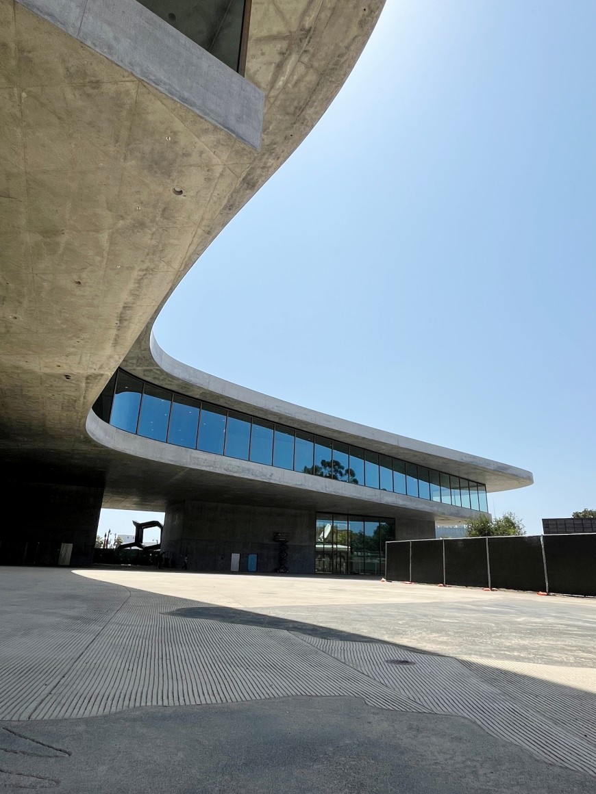 installation view mariana castillo deball feathered changes, los angeles county museum of art. lacma 2025. photo: manuel reader