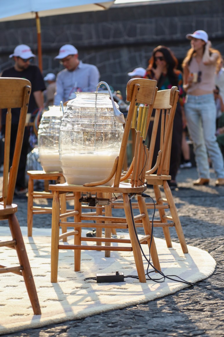 b&aacute;rbara s&aacute;nchez-kane. performance&nbsp;aguas frescas, museo anahuacalli, 2025. foto: i&ntilde;aki varela