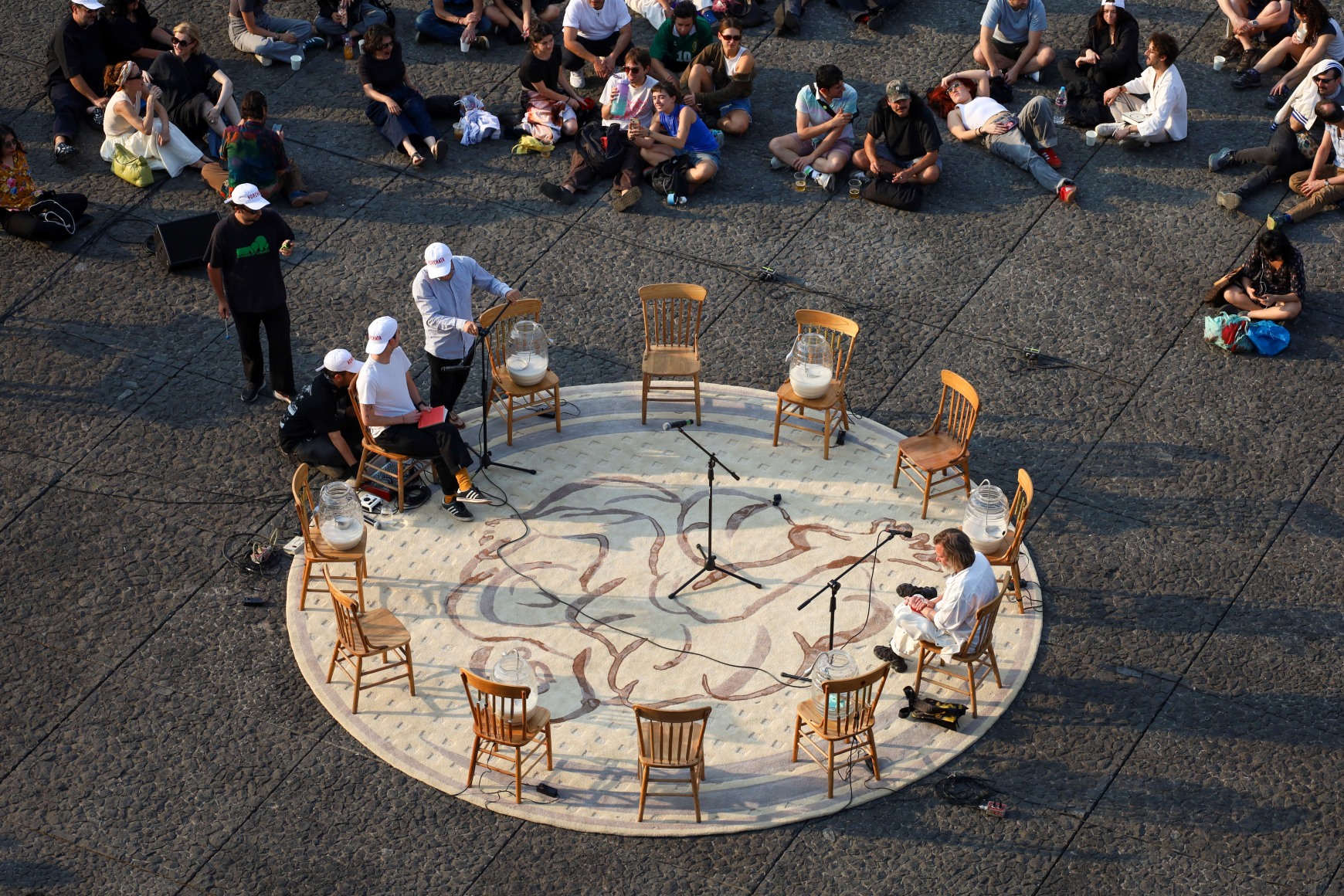 b&aacute;rbara s&aacute;nchez-kane. performance&nbsp;aguas frescas, museo anahuacalli, 2025. foto: i&ntilde;aki varela